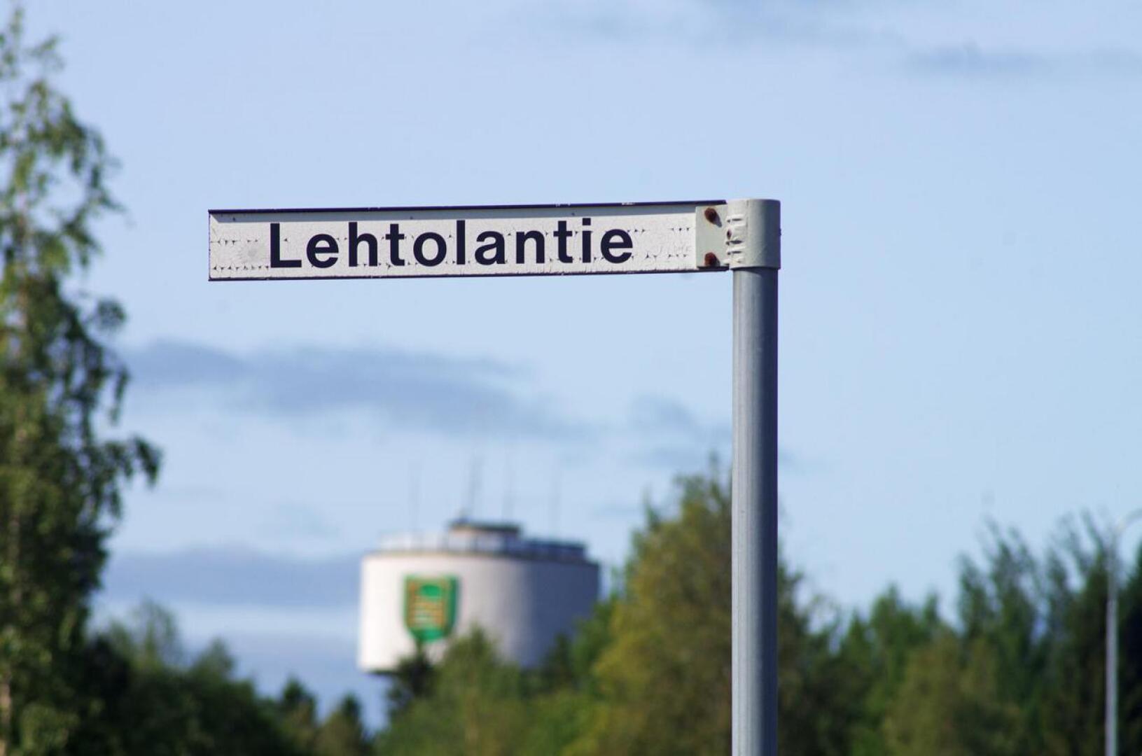 Nivalan kaupungin aikeet muuttaa Lehtolantie jääkiekkoilija Atte Ohtamaan mukaan Atentieksi ovat joutuneet uuteen harkintaan.