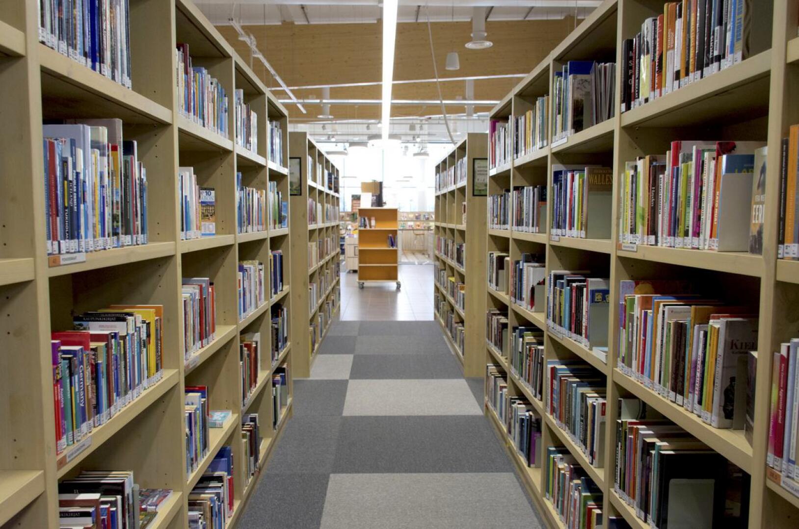 Kirjastojen ja kirjastoauton palveluihin on kaavailtu muutoksia  tuleville vuosille.