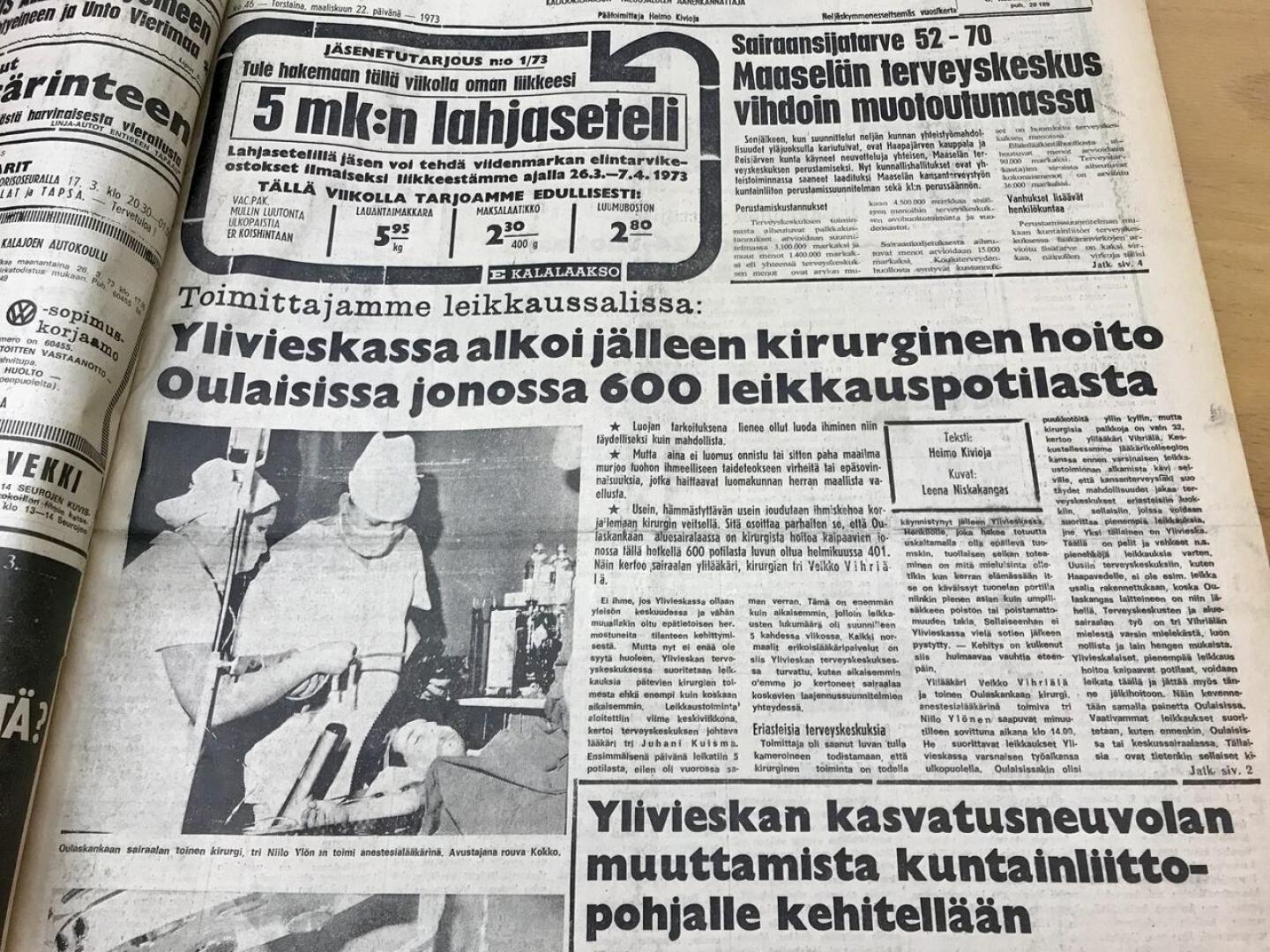 Toimittaja Leena Niskakangas pääsi kameroineen leikkaussaliin, ja päätoimittaja Heimo Kivioja laati tekstin.