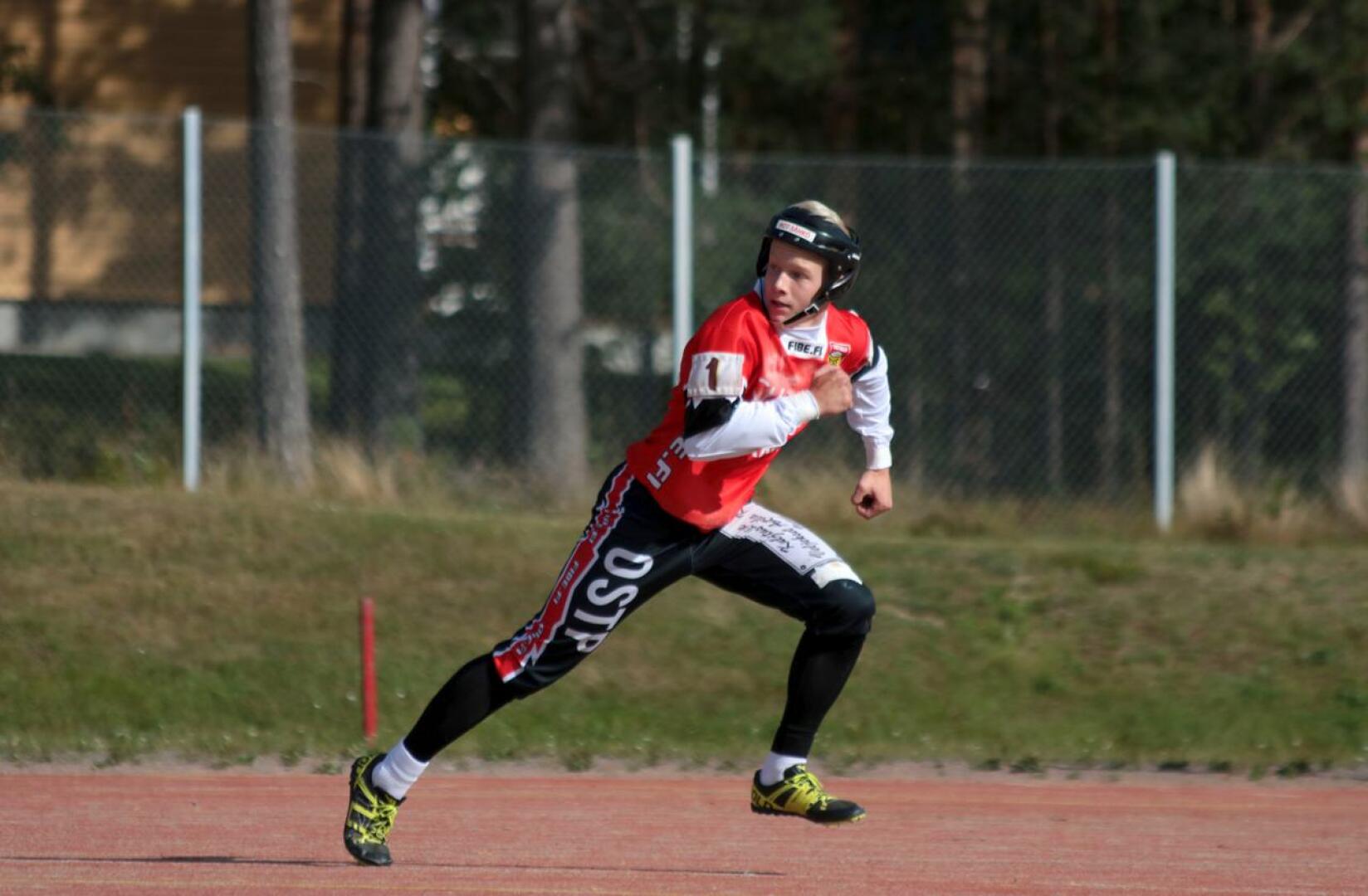 Kakkospalkittu Severi Tikkakoski toi ottelussa kaksi juoksua.