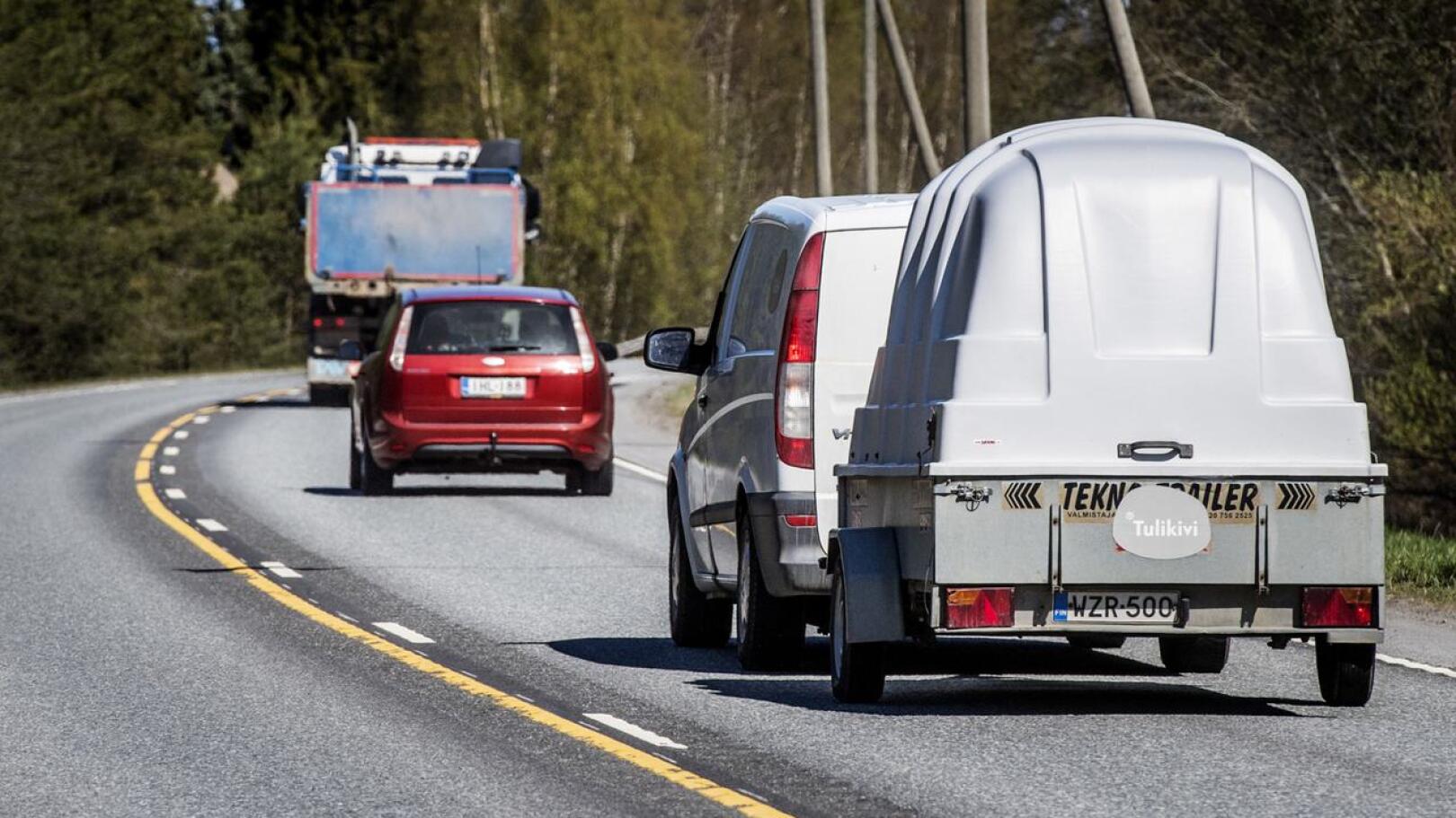 Juhannusruuhkissa on sattunut tänään useita kolareita. Keski-Pohjanmaalla ei ole raportoitu liikenneonnettomuuksia.