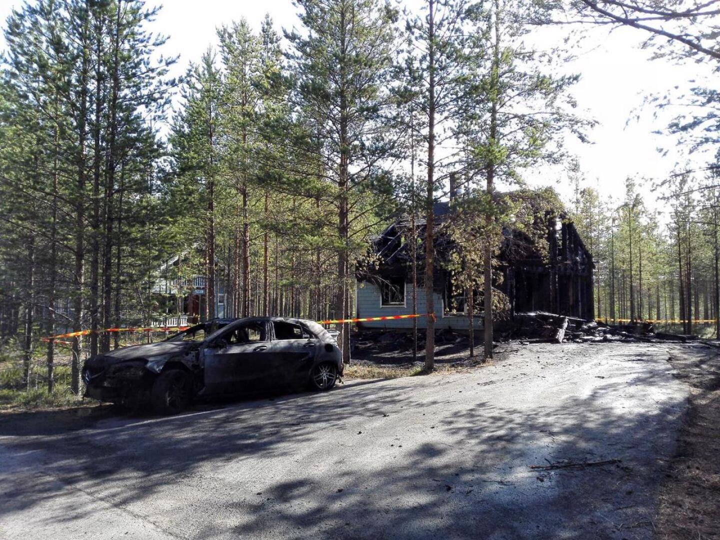 Tuli tuhosi vapaa-ajanasunnon ja henkilöauton Kalajoen Hiekkasärkillä myöhään torstai-iltana.
