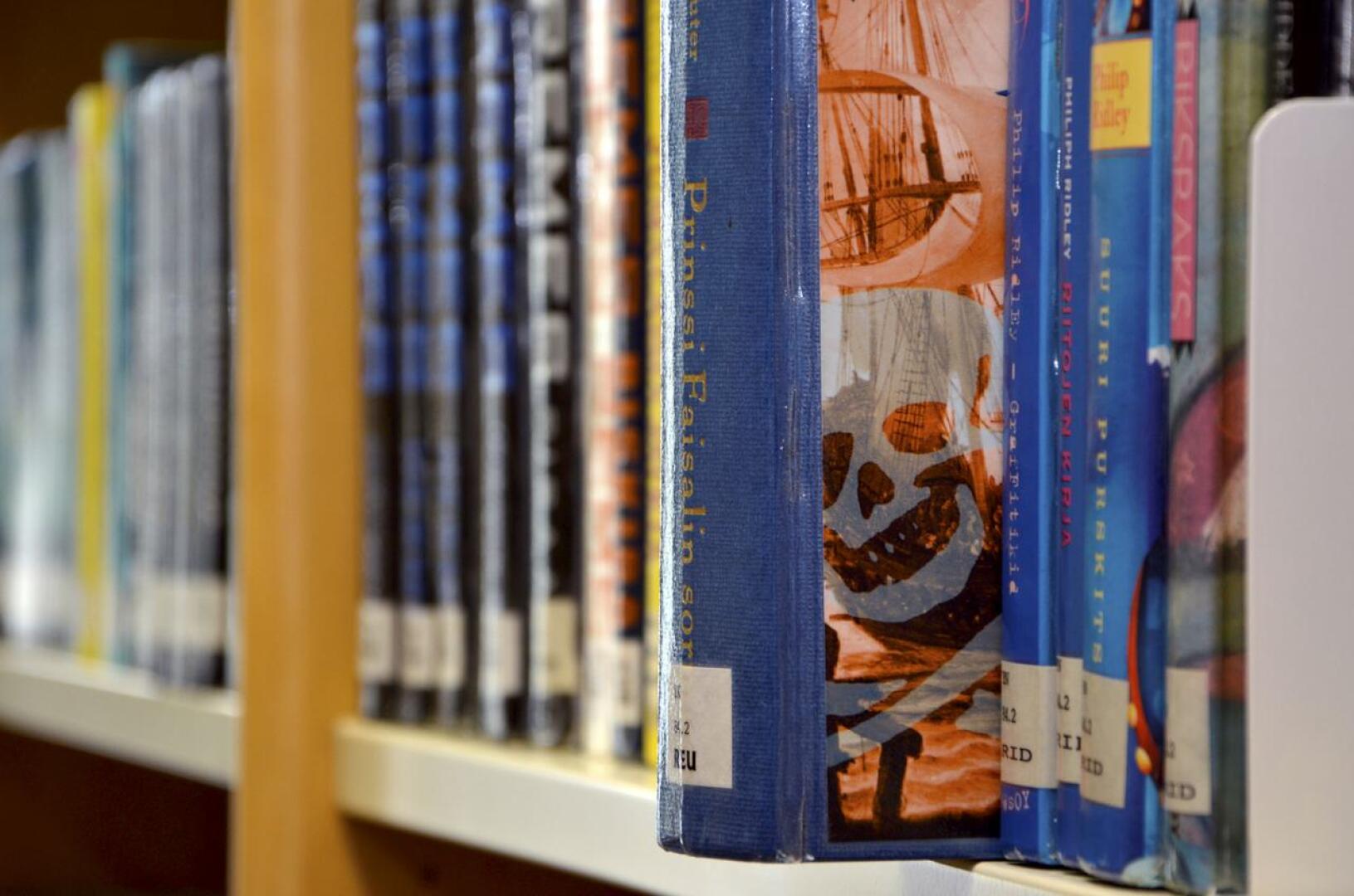 Tiekkö- ja Kiri-kirjastojen sekä Reisjärven kirjaston tietokantojen yhdistymisen myötä kirjastojen materiaalit ovat helposti kaikkien alueen asiakkaiden käytössä.