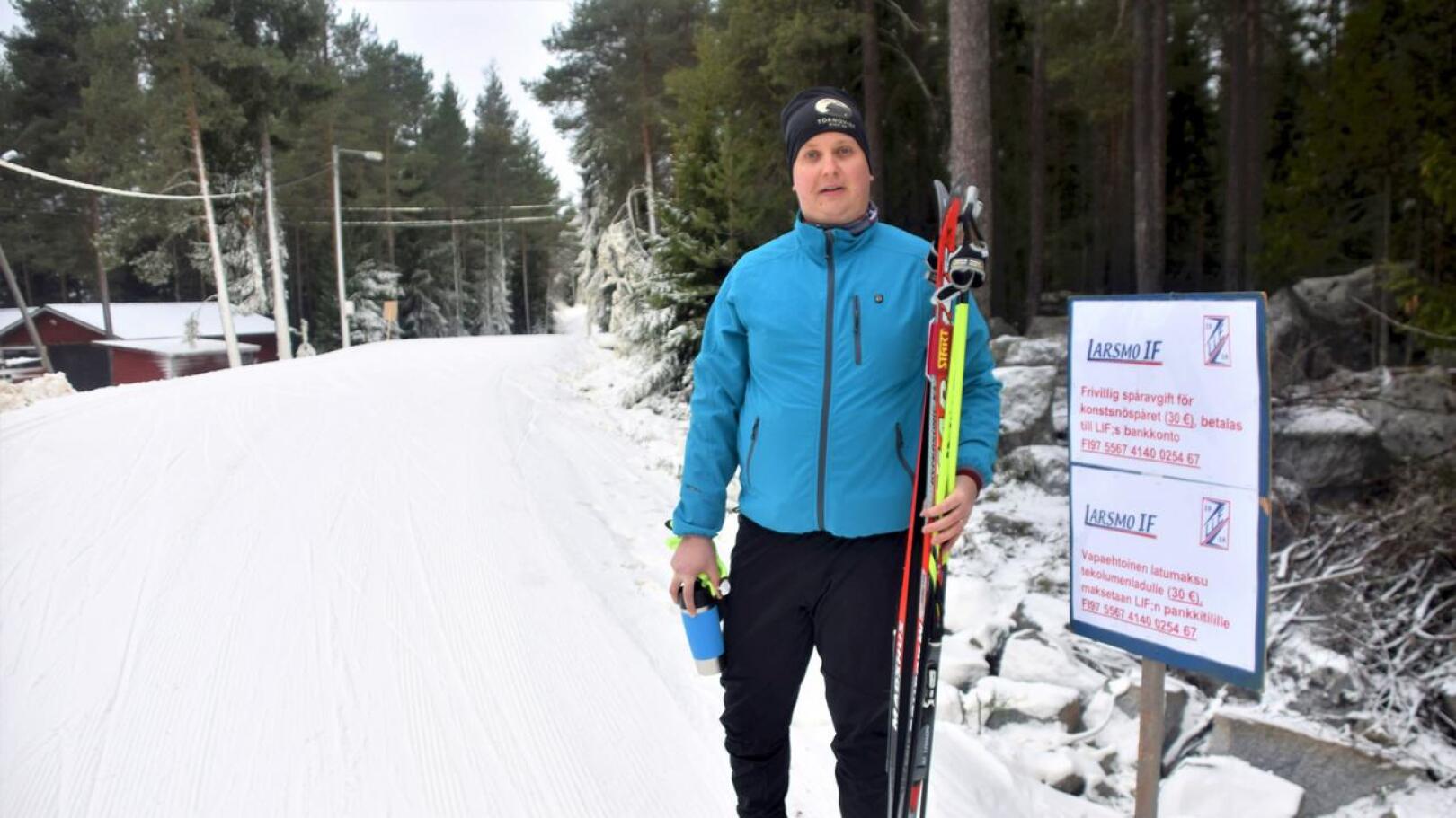 Pietarsaarelainen Joakim Lindell valmistautui kauden toiseen hiihtolenkkiin. 
