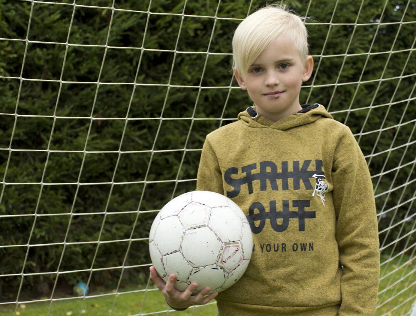 Alvar on pelannut jalkapalloa kolme vuotta.