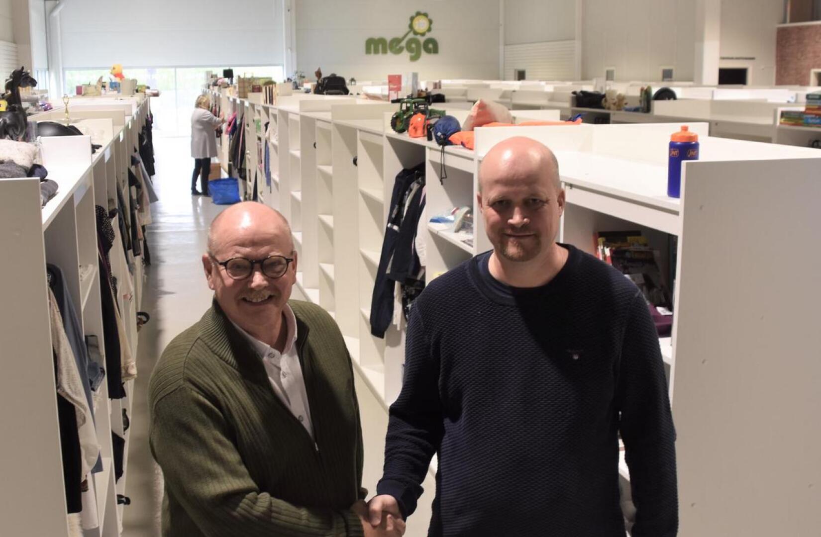 Pietarsaarelaisen Megakirppiksen  omistaja Mikael Nyberg ja vaasalaisen Combon omistaja Andreas Berg tekivät yhteistyösopimuksen.