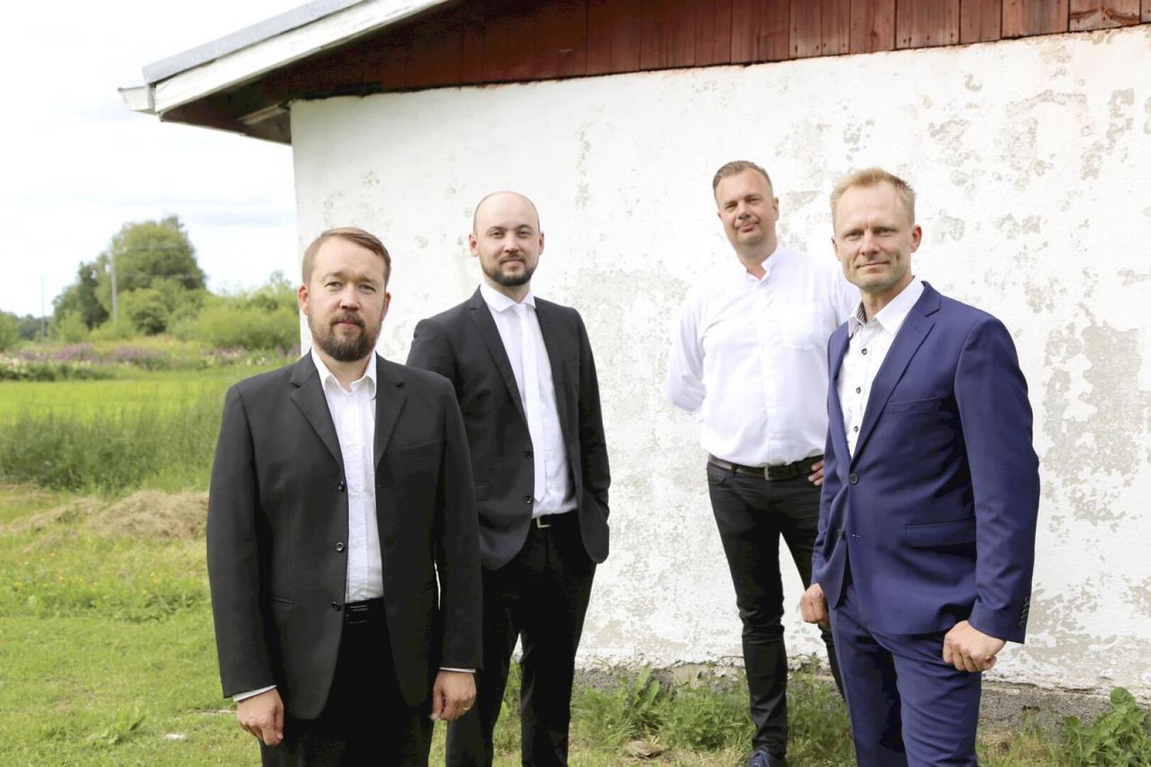 Janne Torvikoski, Mauri Uusitalo, Rasmus Tammik ja Mika Jämsä soittavat Eldankassa. Heille bändi on vakavahenkinen harrastus, jossa saa luoda omaa musiikkia vastapainona muulle työlle. 