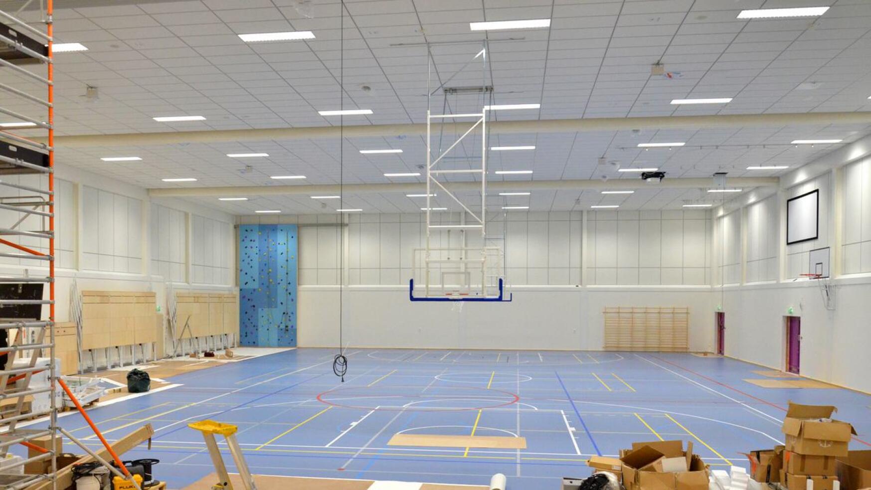 Taanilan koulun 1 300 neliön liikuntasali on Ylivieskan suurin ja sinne mahtuu täysimittainen futsal- ja salibandykenttä. Saliin saadaan ensi kaudella myös molempien lajien sarjapelejä.