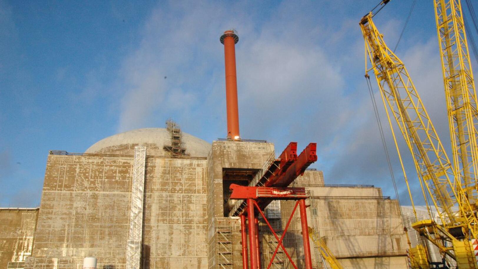 Ei tullut Sieviin. Loppusijoitusluolasto päätettiin lopulta rakentaa Eurajoen Olkiluotoon lähelle TVO:n ydinvoimalaitosaluetta. Kuvassa Olkiluoto 3:n rakennustyömaa vuonna 2011.