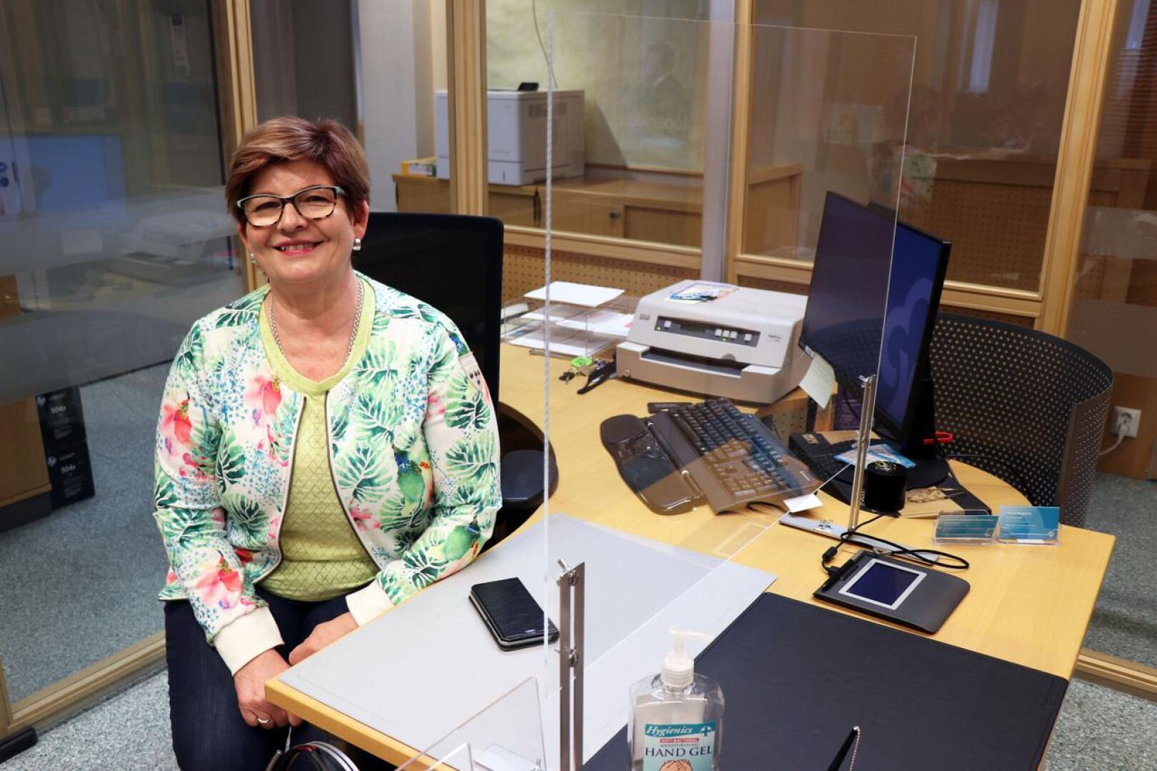 Eeva-Liisa Vanhanen tuli Säästöpankin Kaustisen konttoriin kesätöihin vuonna 1979. Nyt hän on jäämässä eläkkeelle.