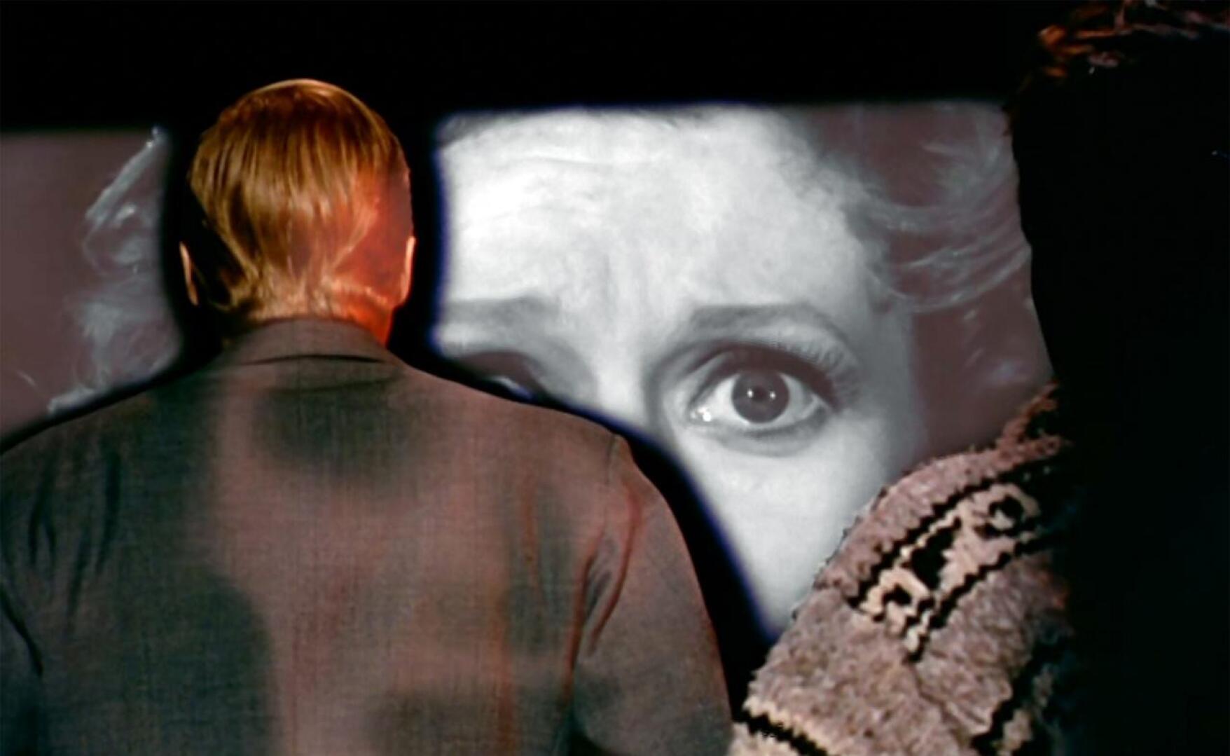 Peeping Tomin nerokas piilokuva muistuttaa myöhemmästä Psykosta. 