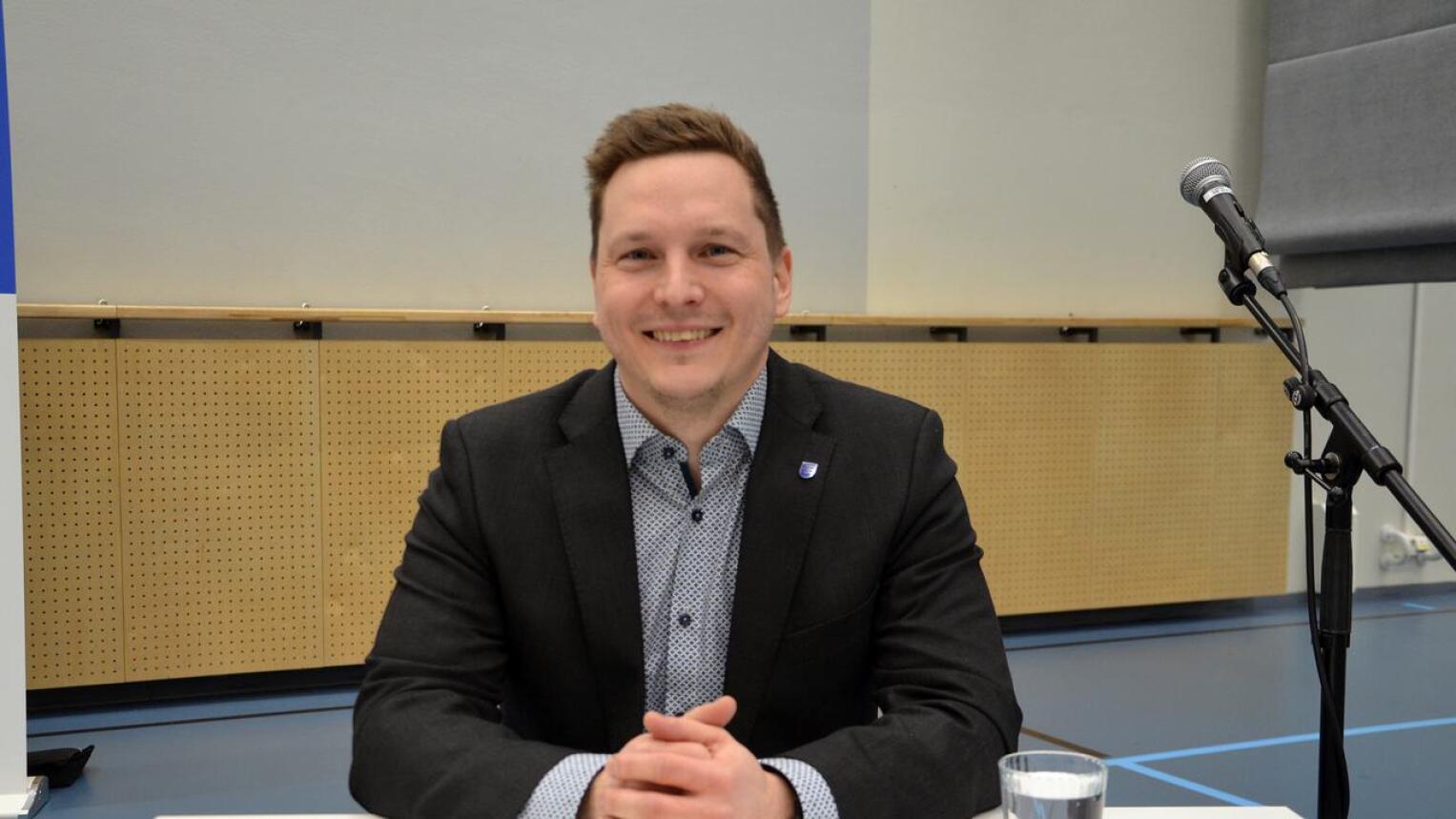 Mikko Korkeakoski oli viime viikolla mukana Ylivieskan lukion ja kaupungin nuorisovaltuuston järjestämässä vaalipaneelissa.