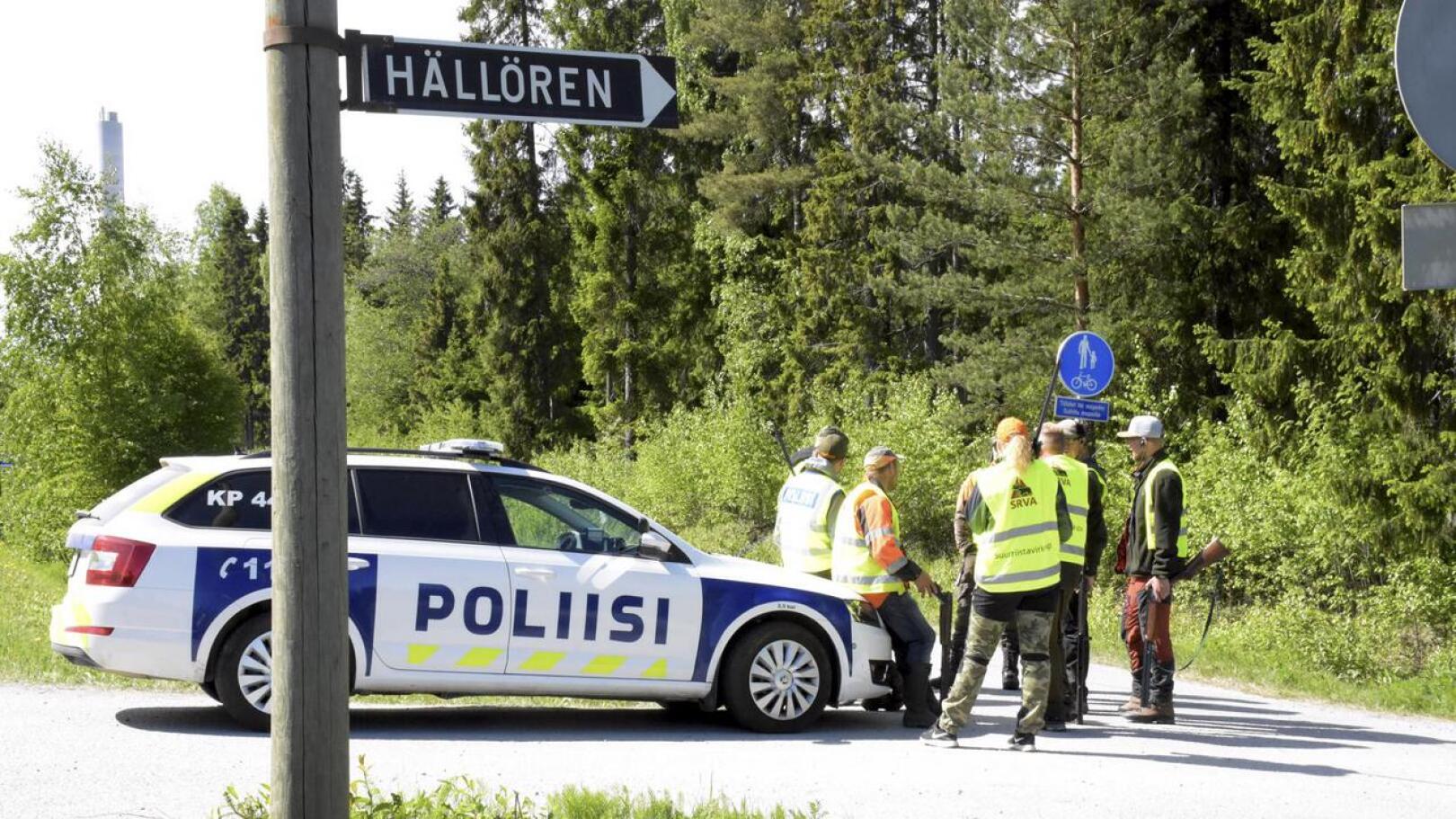 Muutama poliisipartio ja noin 15 srva-metsästäjää väijyivät sutta Luodontien varressa Hällörenissä.