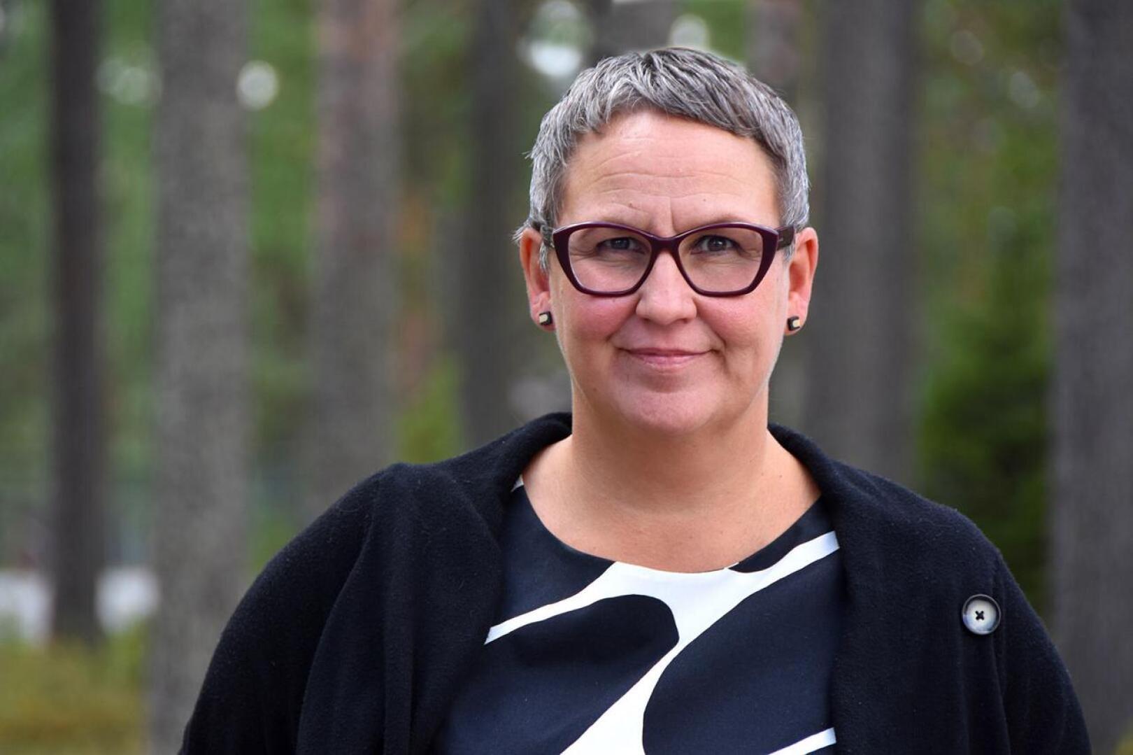 Haapaveden vs. kaupunginjohtaja Marjukka Manninen iloitsee NordFuel Oy:n saamasta tukipäätöksestä, mutta huomauttaa, ettei kaupungin palveluverkon uudistamista voida silti kuopata.