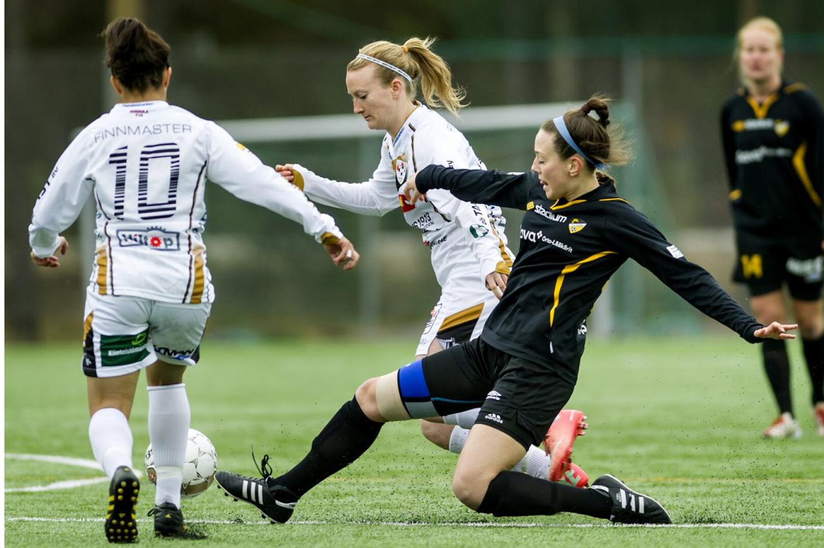 FC Hongan riveissä Linda Nyman voitti sekä Suomen mestaruuden että Suomen cupin.