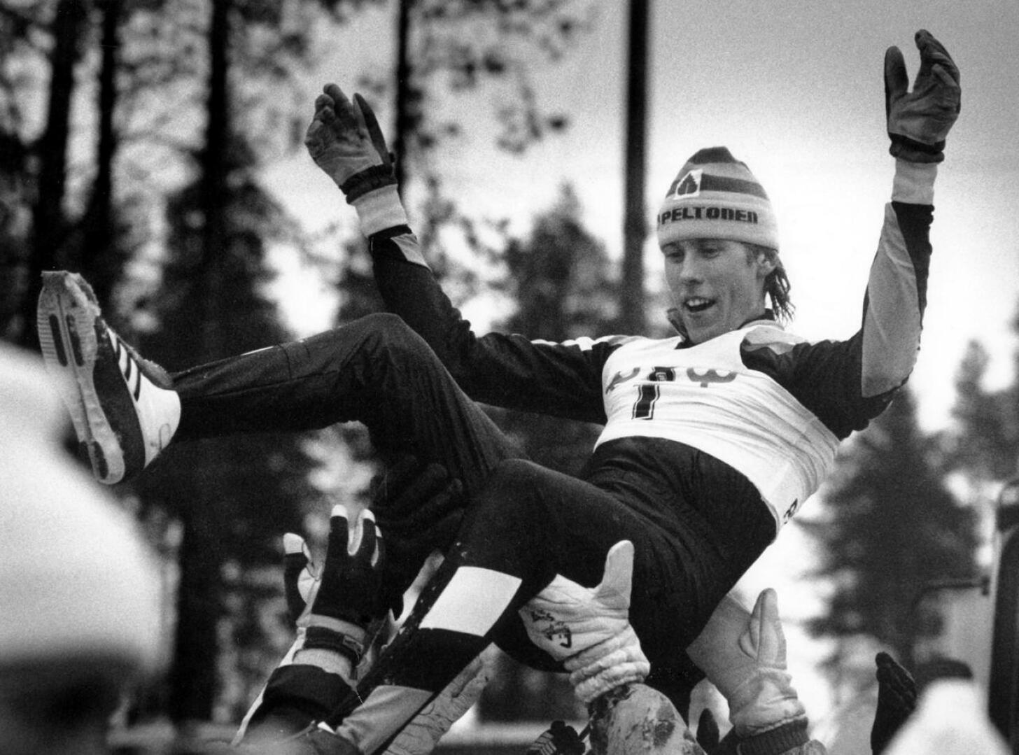 Pedersören voittokulku osui 1980-luvulle. Johan Lindiä heiteltiin useassa viestissä voiton kunniaksi ilmaan.