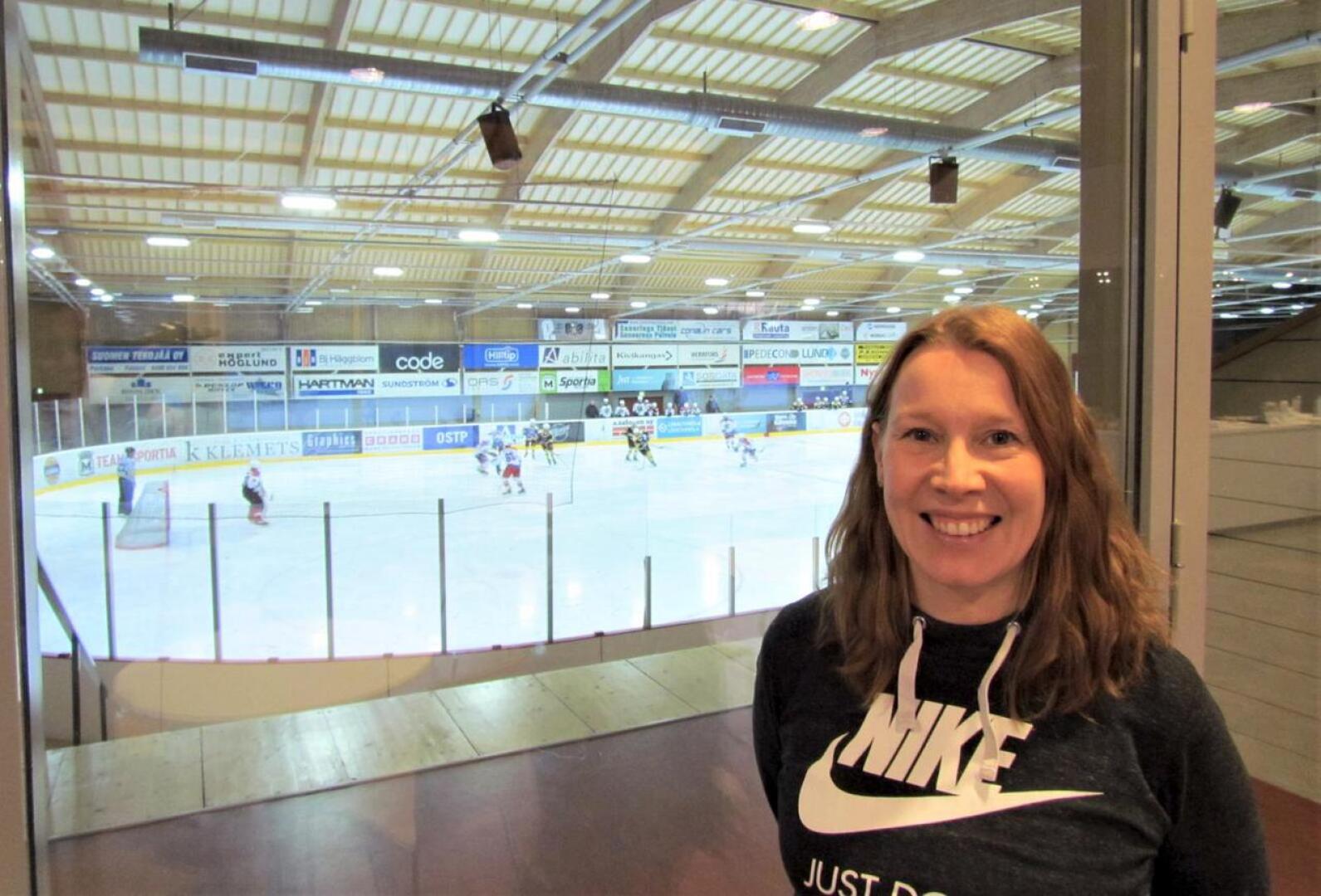 Sofia Winbergin kelpsi hymyillä, kun Jeppis Hockeyn C2-05 -juniorit pöllyttivät kauhavalaista Hels-Kiekkoa sunnuntaina maalein 9-6.