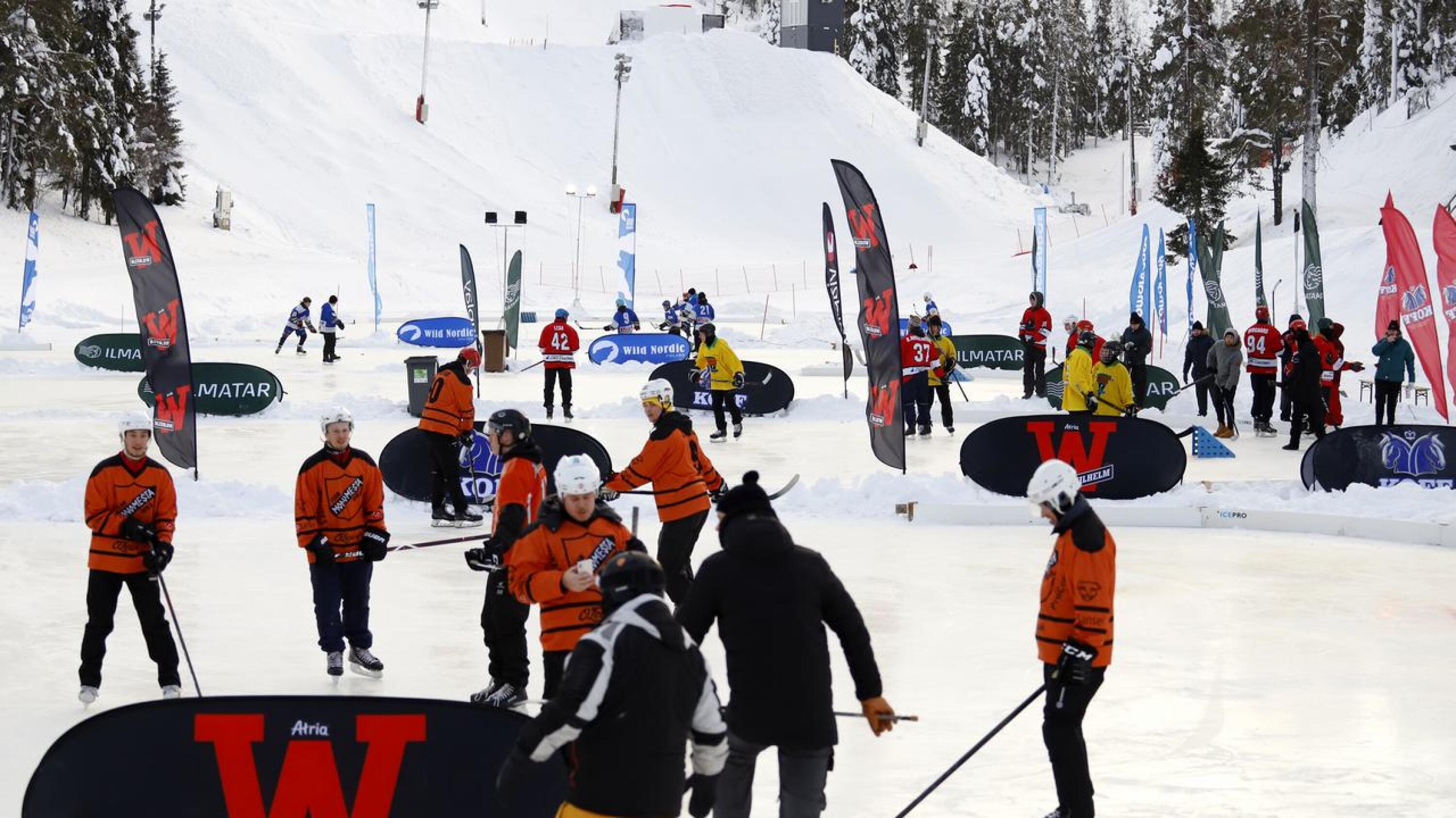 Pipolätkä Rukan pelit pelataan Kaltiolammen jäällä (kuvassa) ja hiihtostadionilla sijaitsevilla kentillä.