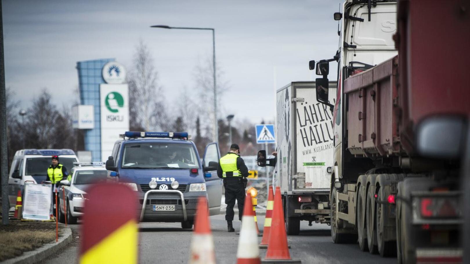 Länsirajaliikenteen tarkastusta on tehty jo kahden kuukauden ajan muun muassa Tornion ja Haaparannan välisellä rajalla.