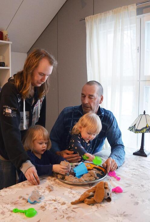 Sami Hautamäki on kiitollinen Maija ja Peppi pikkusiskoistaan, joita ehti toivoa yli 20 vuotta.