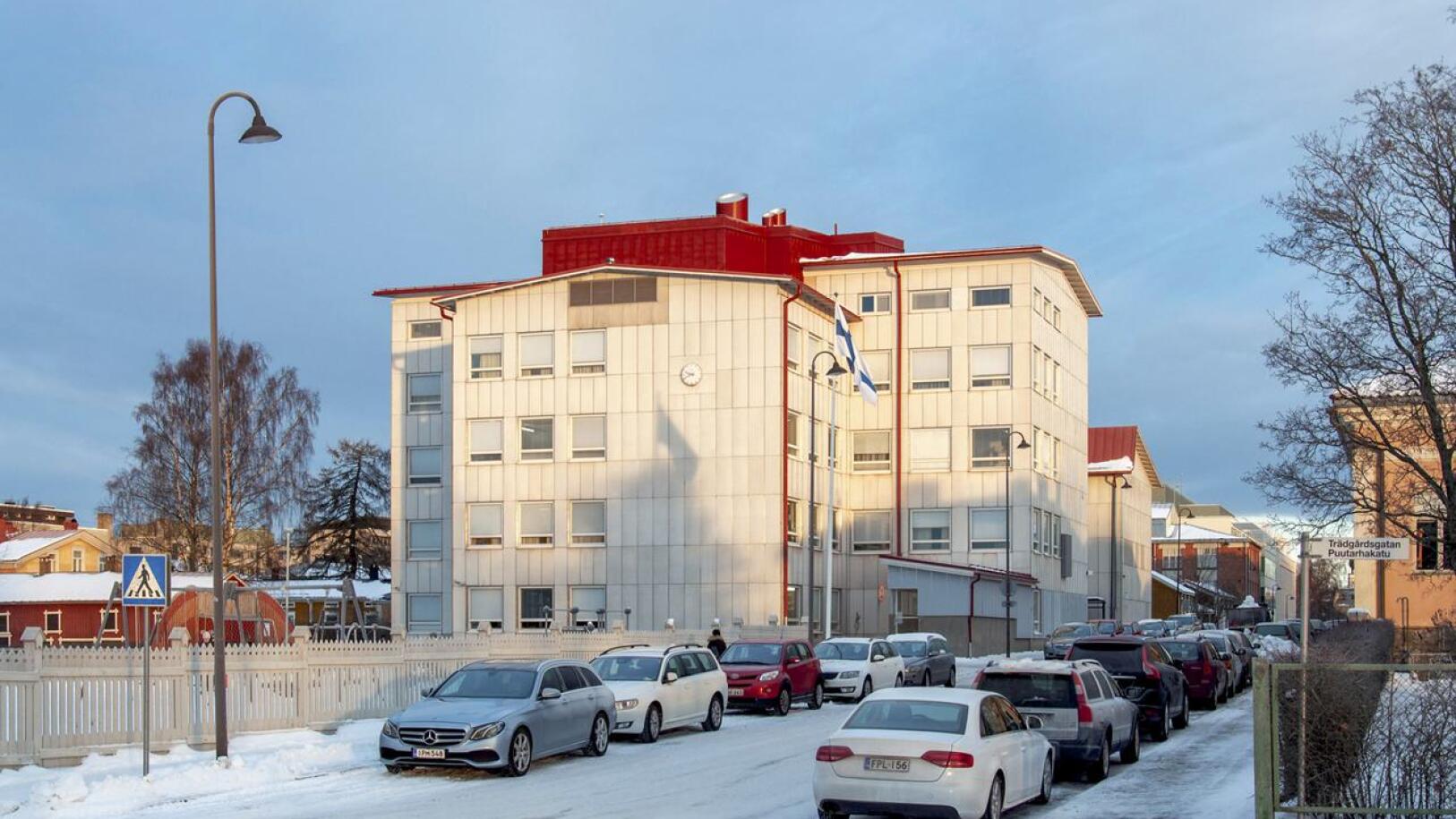 Pietarsaaren kaupunginjohtaja ehdottaa, että Etelänummen, Viktorian päiväkodin ja työväenopiston tonteille muodostetaan suomenkielinen yhtenäiskoulu.