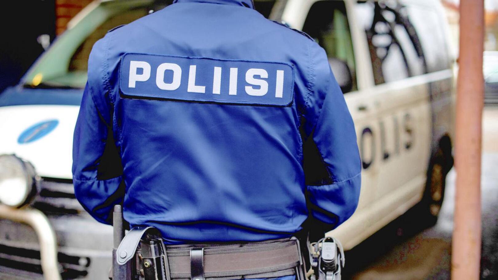 Viikonlopun aikana Pohjanmaan poliisin alueella otettiin kiinni kolmetoista rattijuoppoa, joista seitsemän puhalsi törkeä rattijuopumuksen rajan ylittävän lukeman. 