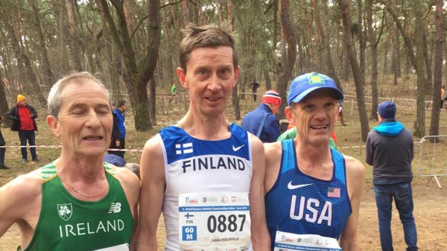 Jukka Kauppila juoksi 60-vuotiaiden maastomestariksi. Hopealle sijoittui Irlannin Thomas Payne ja pronssille USA:n Roger Sayre.