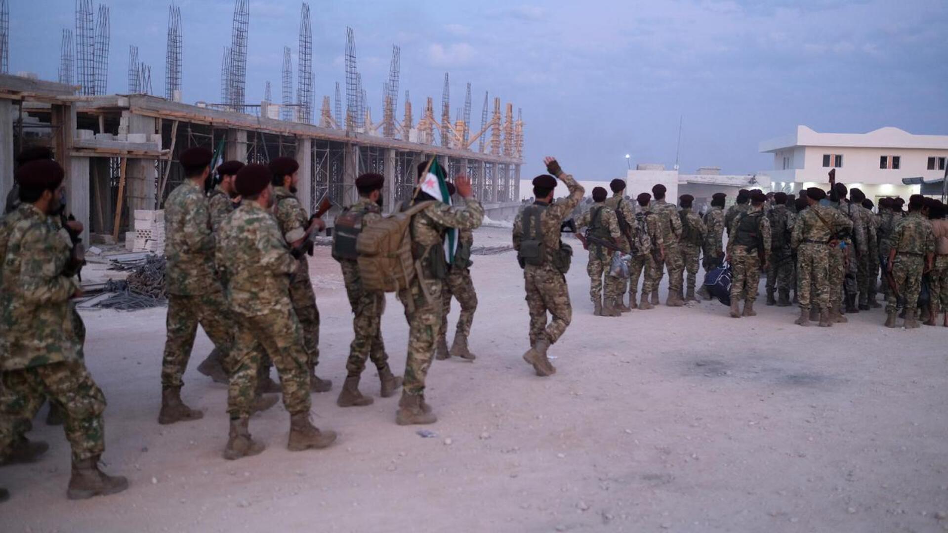 Turkki valmistautui tiistaina hyökkäykseen siirtämällä liittolaisjoukkojaan Pohjois-Syyrian kurdialueille.
