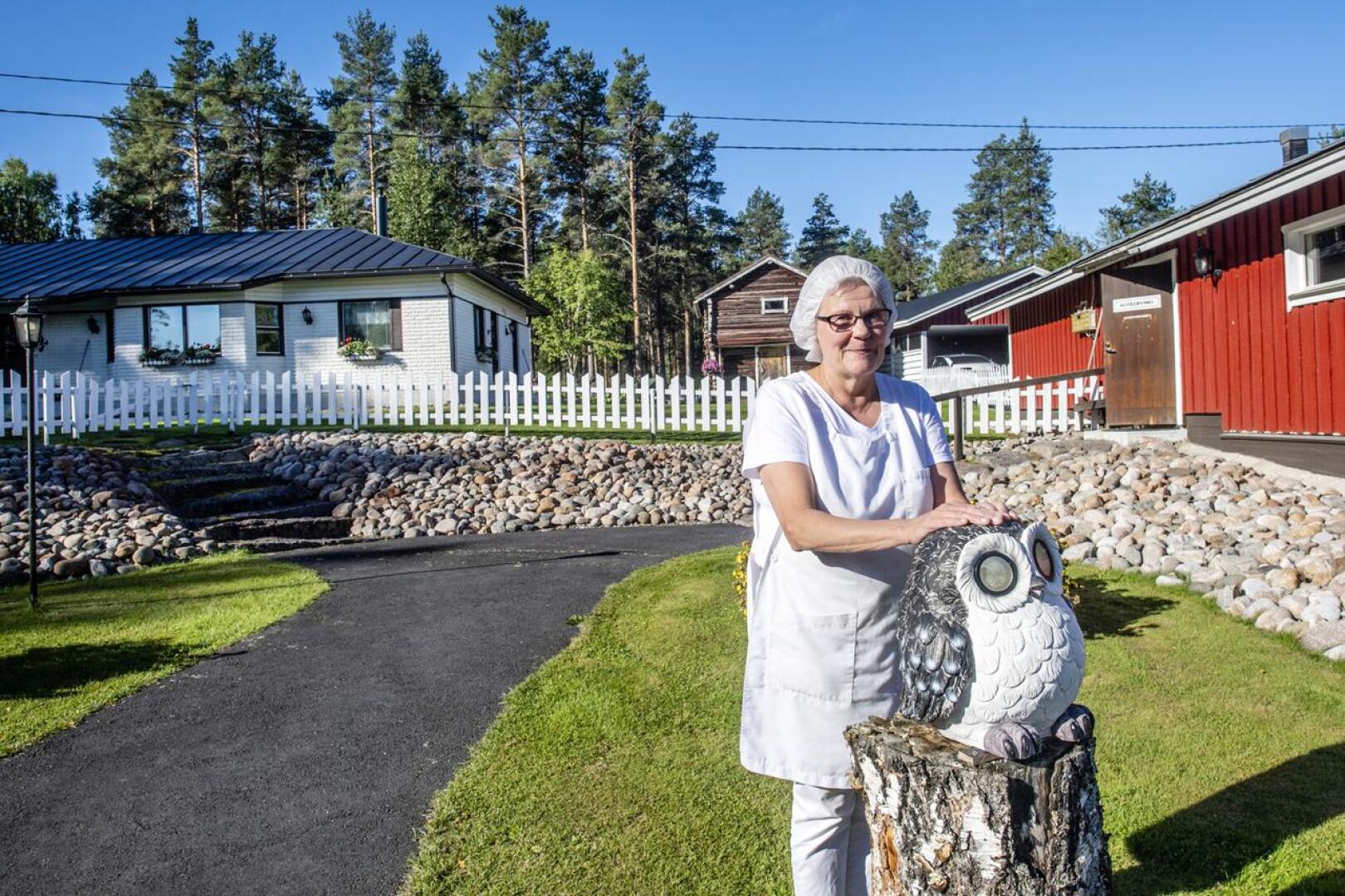 Kun työt leipomossa menivät alta, Riitta Miikkulainen osti leipomon käytetyt koneet. Riitan Kotileipomo perustettiin omaan pihaan Rautioon vuonna 1994. 