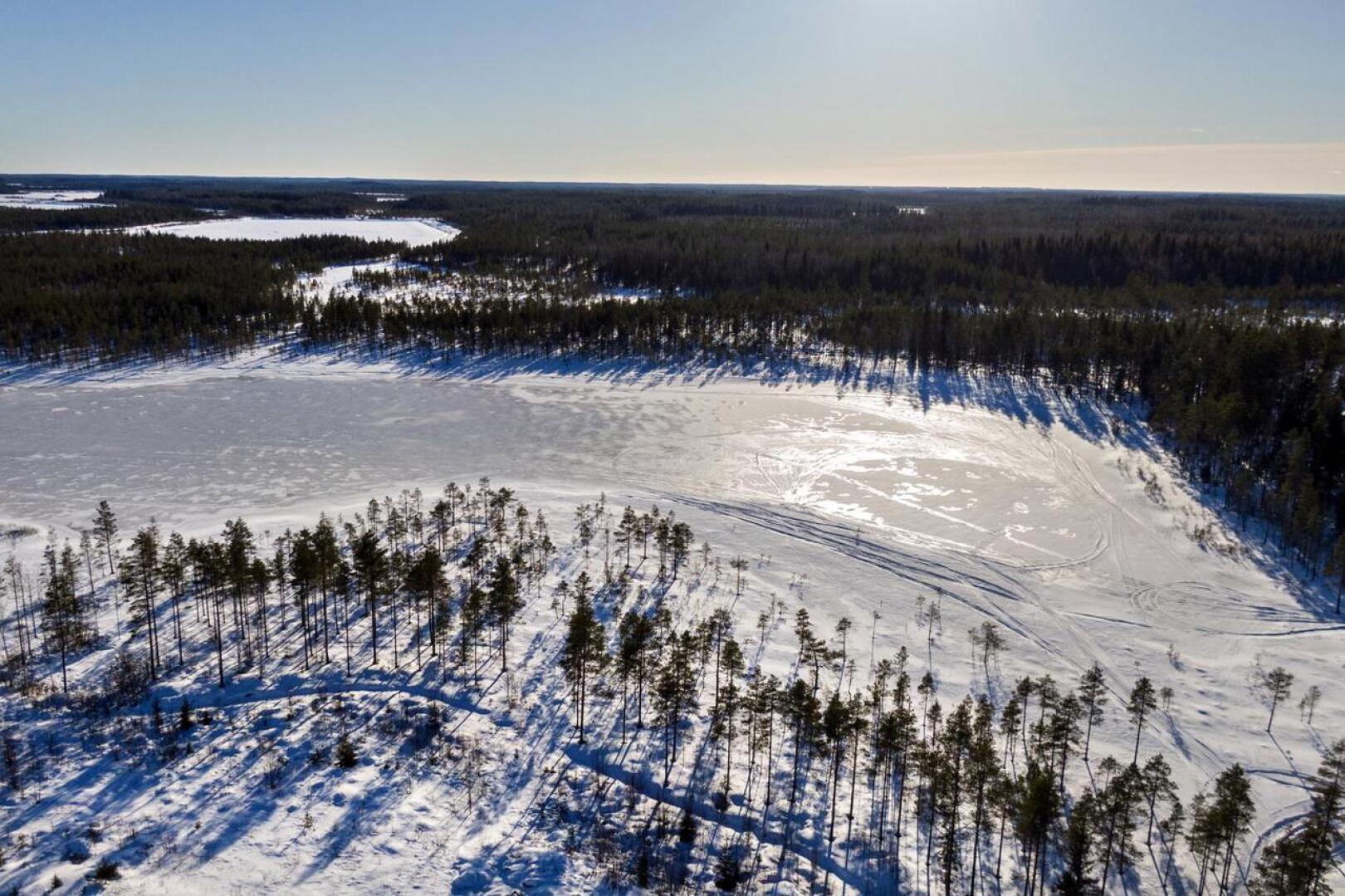 Kuvassa 21.2. kuvattuna Syväjärvi, jonka Keliber on aikeissa kuivattaa syksyllä avolouhoksen tieltä. 