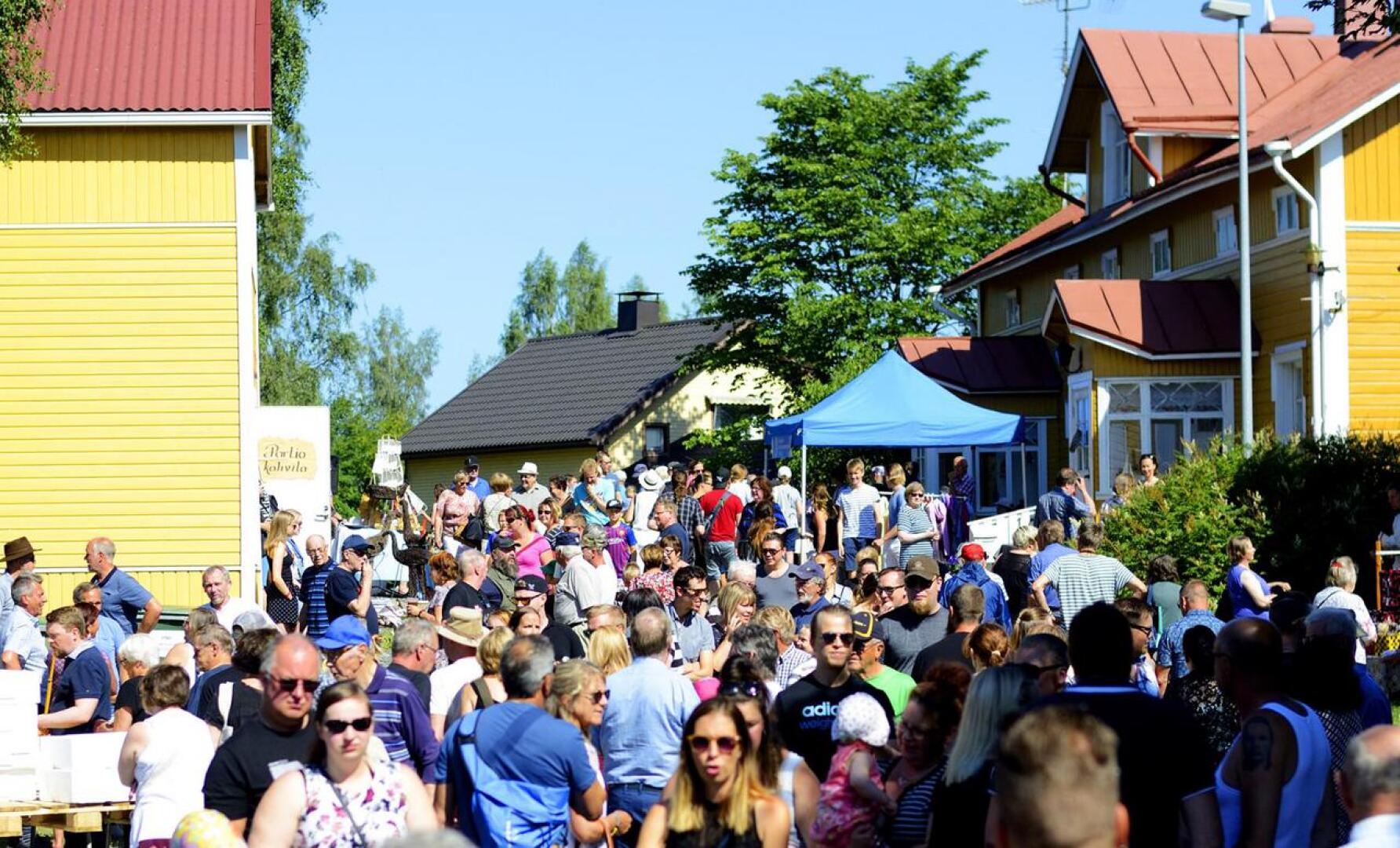 Raumankarin markkinoilla kävi viime vuonna noin 4000 kävijää.