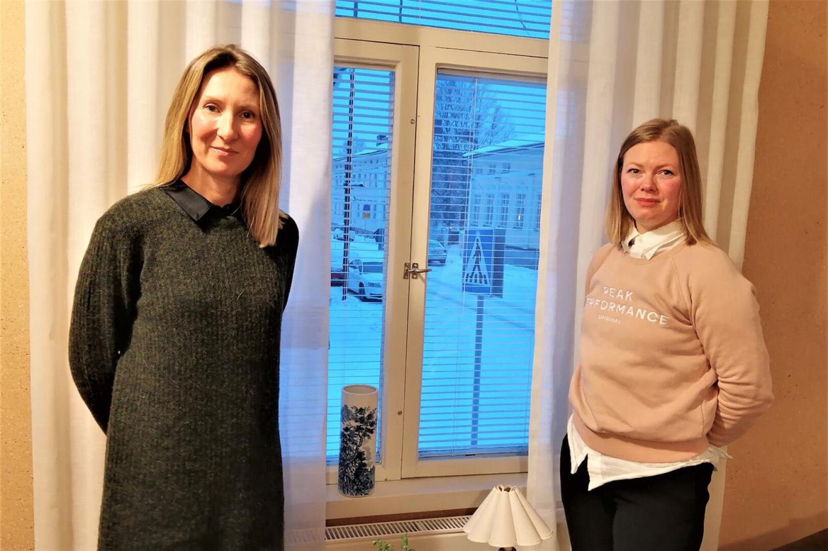 Mervi Bro ja Sofie Ena tarjoavat terapiapalveluita historiallisessa ympäristössä eli Isokadun ja Etelänummikadun kulmassa. 