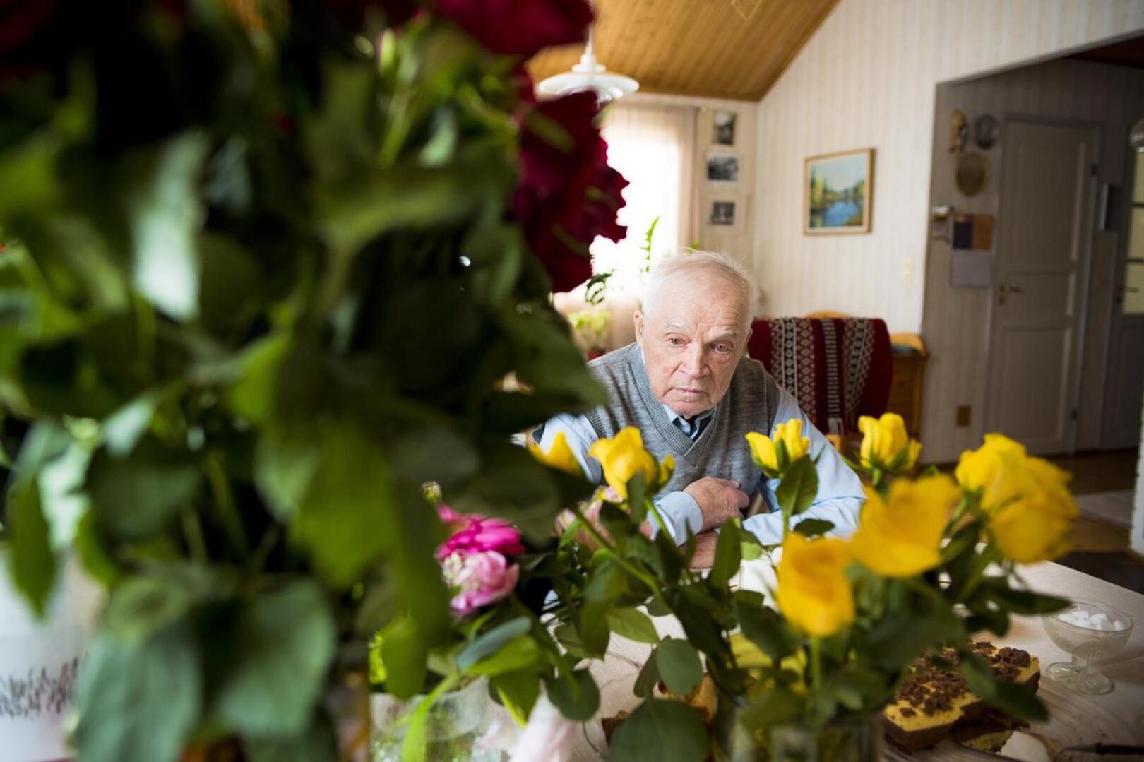 90-vuotiaan Jaakko Vuolteenahon ajo-oikeutta jatkettiin vasta viidellä vuodella. Osan merkkipäiväkukistaan hän sai jo viime viikonloppuna.