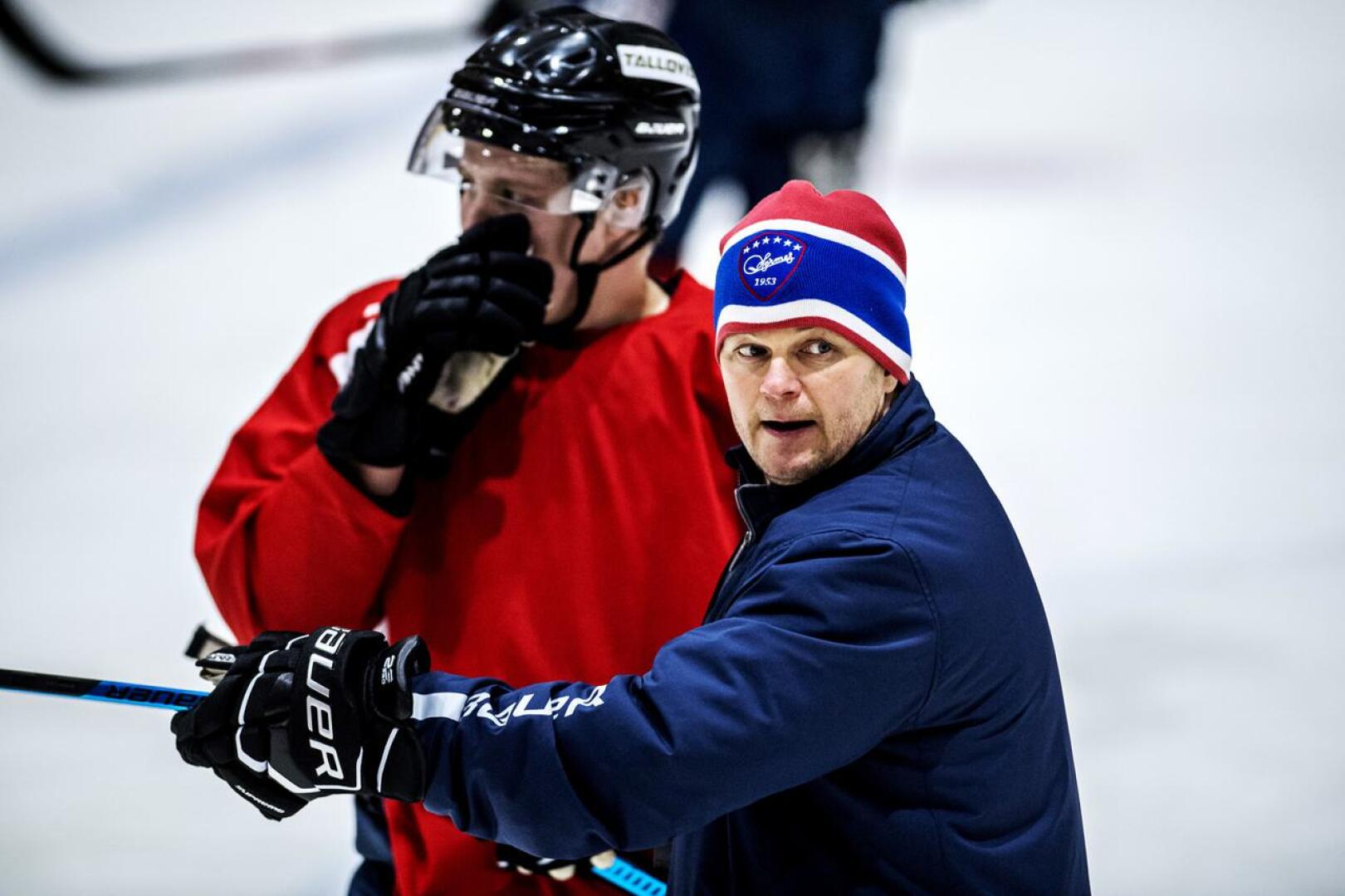 Kokkolan Hermeksen päävalmentajana loppukauden toiminut Ari-Pekka Pajuluoma jatkaa valmennusuraansa KHL-seura Helsingin Jokereissa.
