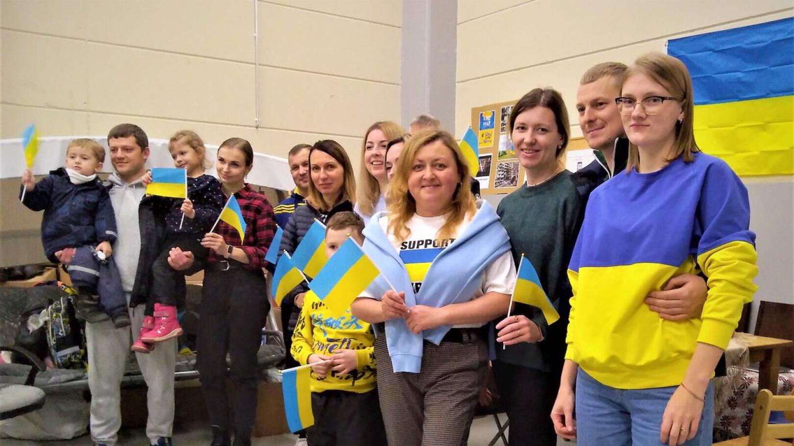 Ukraina-keskus muutti TT-hallilta Pohjanlahdentielle. Ensimmäisenä oikealla yhdistyksen puheenjohtaja Juliia Bondarchuk. 