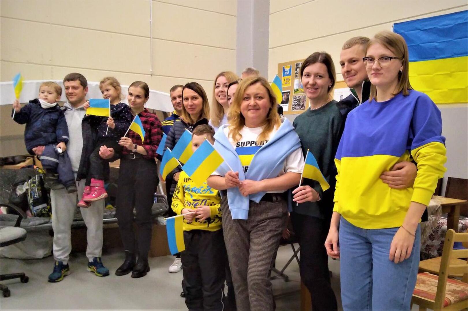 Ukraina-keskus muutti TT-hallilta Pohjanlahdentielle. Ensimmäisenä oikealla yhdistyksen puheenjohtaja Juliia Bondarchuk. 