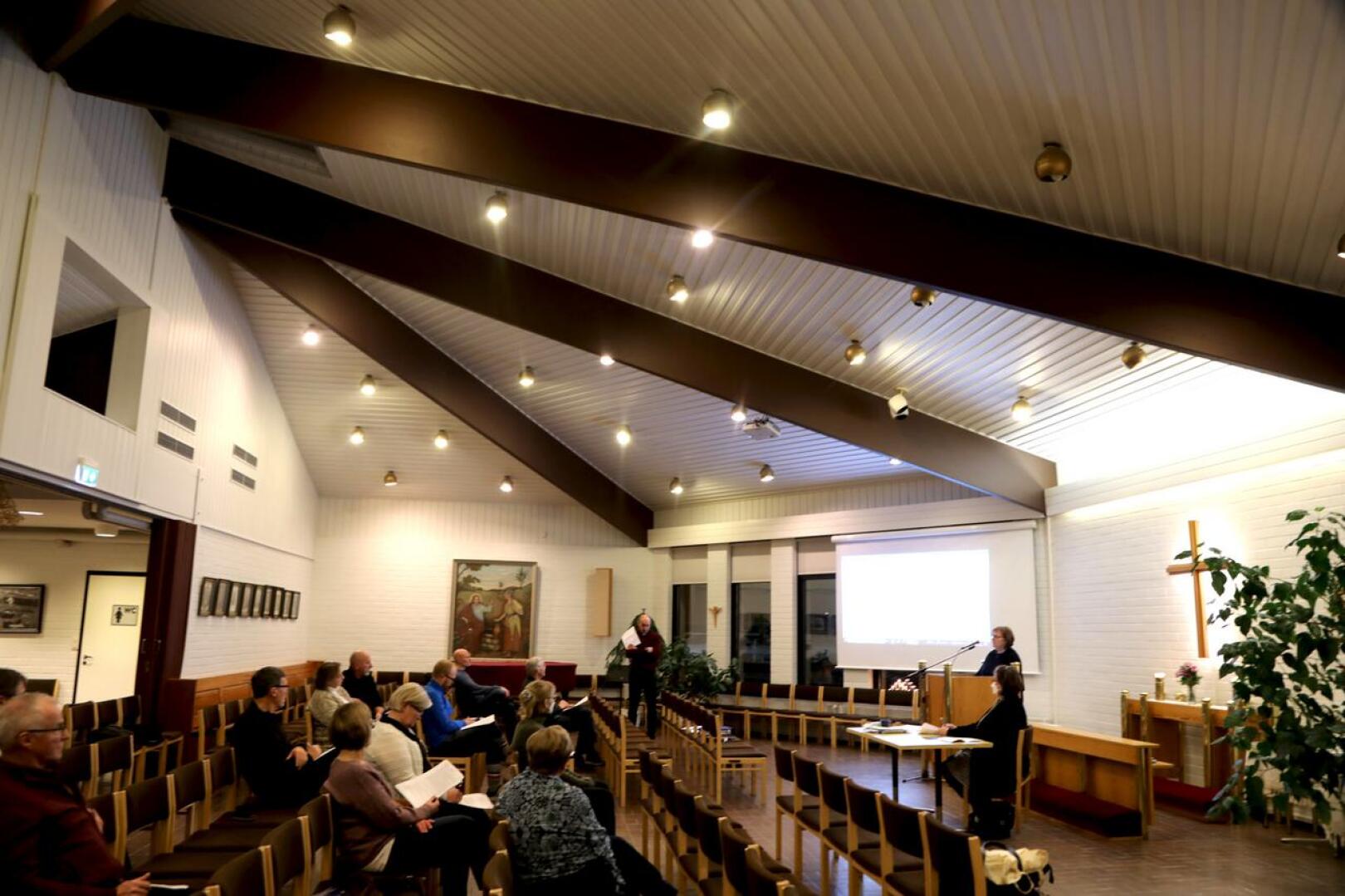 Kirkkovaltuusto kokoontui vaalikauden viimeisessä kokouksessaan Vetelin seurakuntatalolla hyväksymään seurakuntatalolle tarkentuneen korjaus- ja muutossuunnitelman sekä talousarvion ensi vuodelle. 
