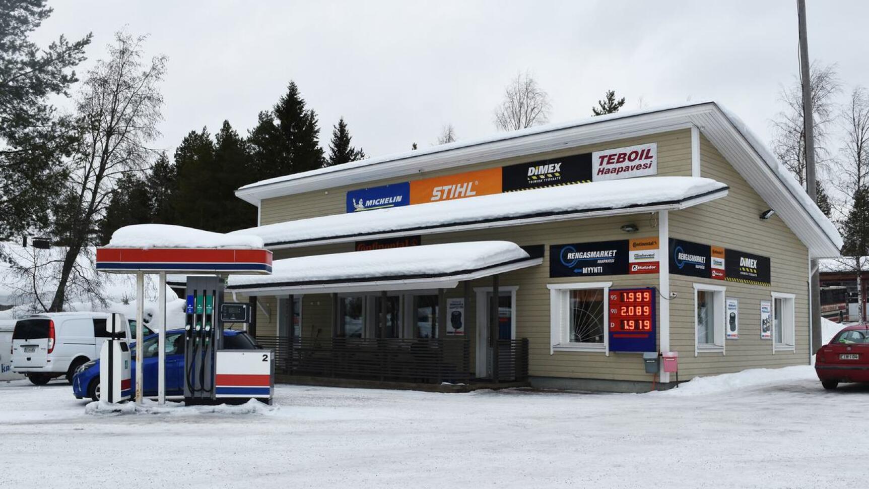 Haapaveden Teboilin yrittäjät Arja ja Juha Tuominen omistavat itse huoltoasemansa tontin ja rakennukset. Mittarit ja polttoainejakelu on Teboilin.