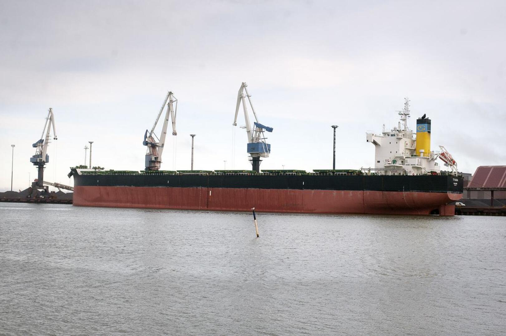 Ensimmäinen Panamax-laiva saapui syväväylää pitkin Kokkolan satamaan.