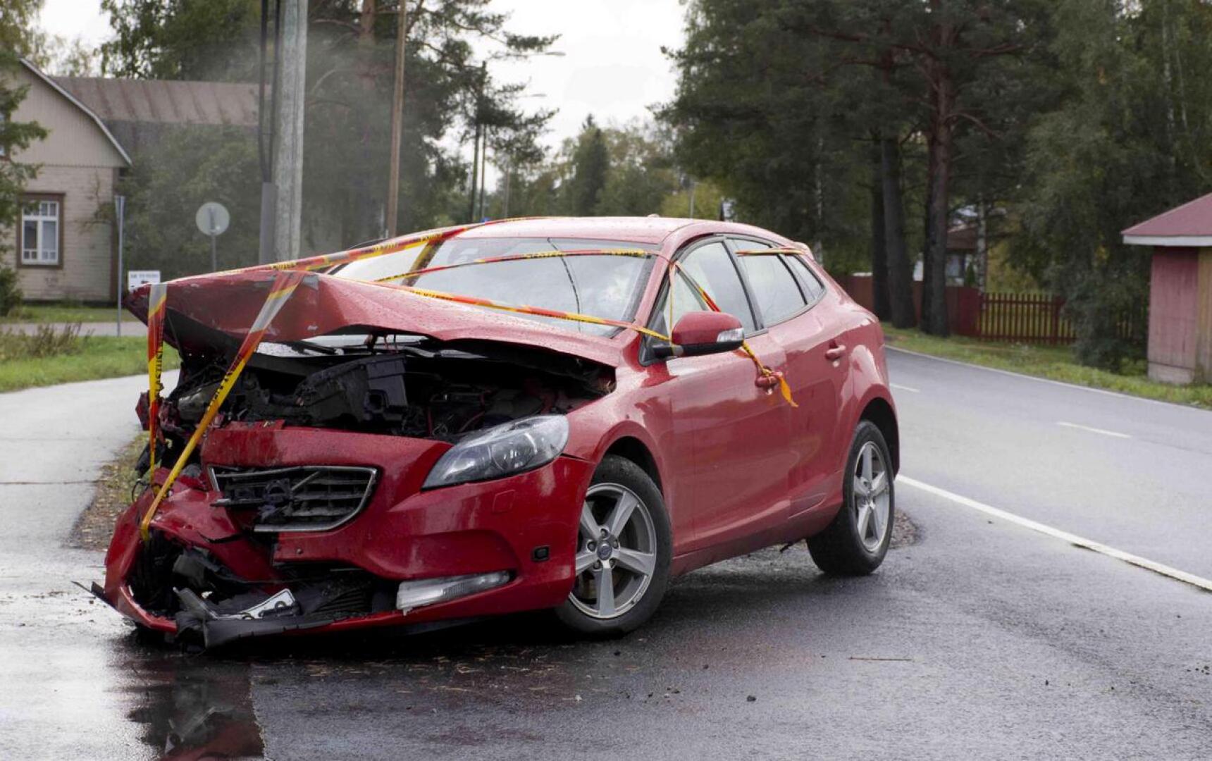 Kahden henkilöauton nokkakolari tapahtui Kalajoen Pitkäsenkylällä.