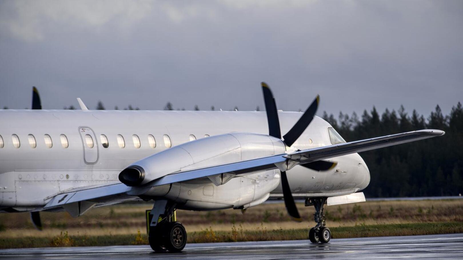NyxAir lentää Kruunupyyn ja Helsingin välillä Saab 2000 -koneella, jossa on paikkoja 50 matkustajalle.