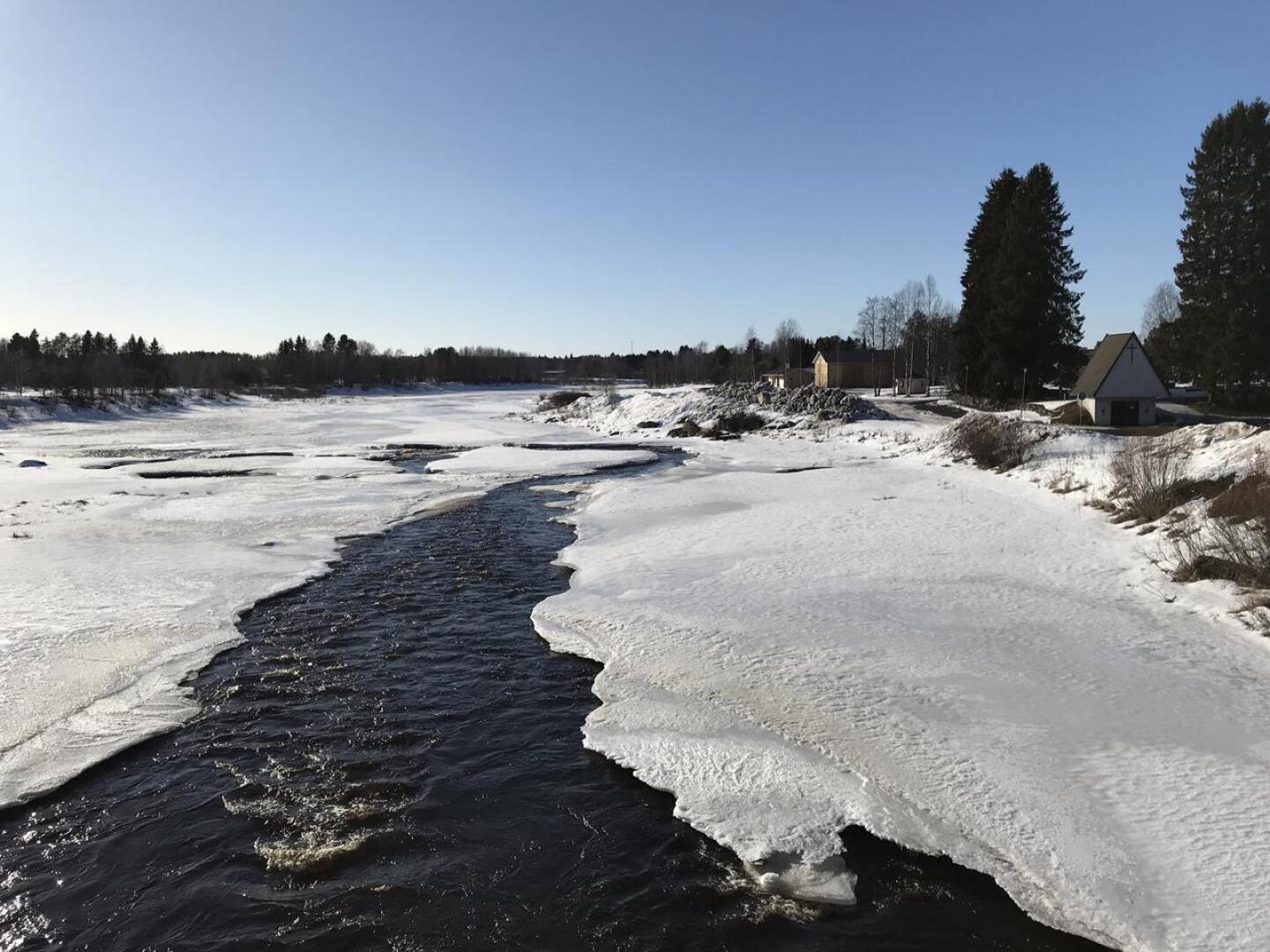 Viime vuonna Kalajoki tulvi Alavieskan kohdalla. Tänä keväänä tulvan ennustetaan olevan suuruudeltaan keskimääräinen.