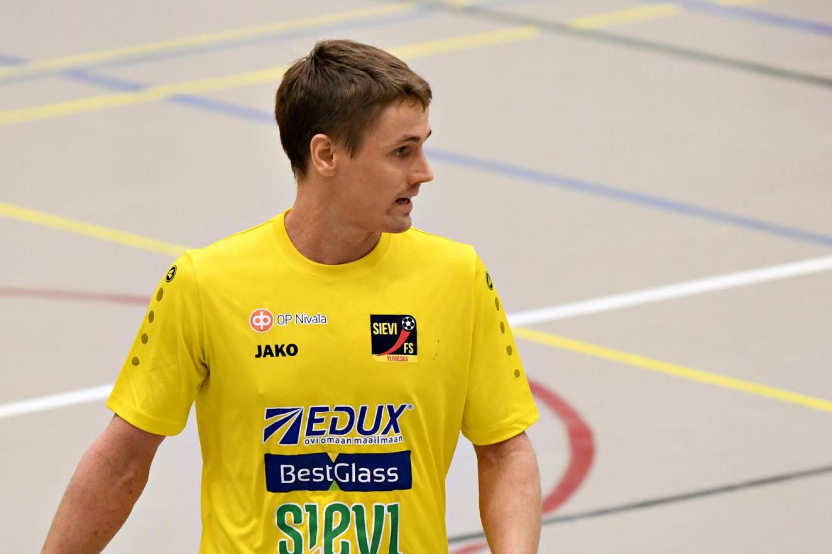 Sievi FS:n ylivieskalaispelaaja Jarmo Junno oli alustamassa kahta Suomen maalia.