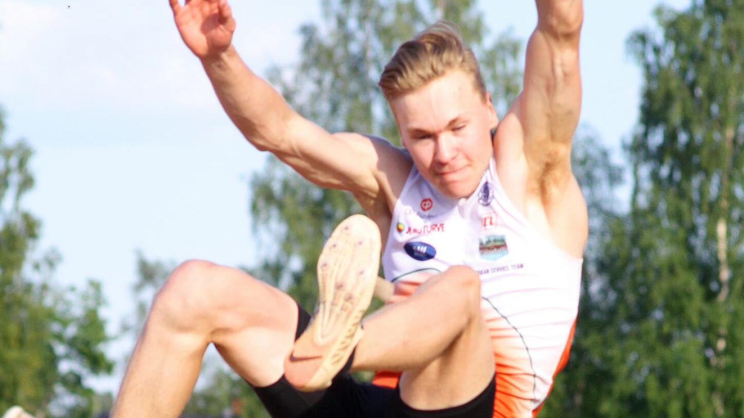 Eetu Jokela hyppäsi viidenneksi Kalevan kisojen miesten pituushypyssä.