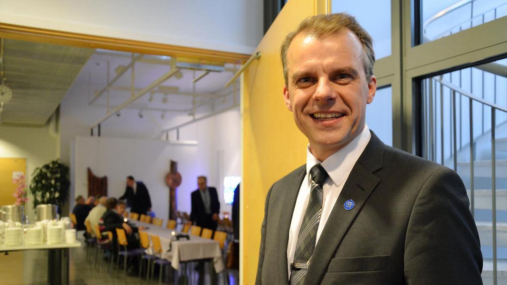 Keskustan ylivieskalainen kansanedustaja Juha Pylväs on ehdolla tulevissa maakuntavaaleissa. 
