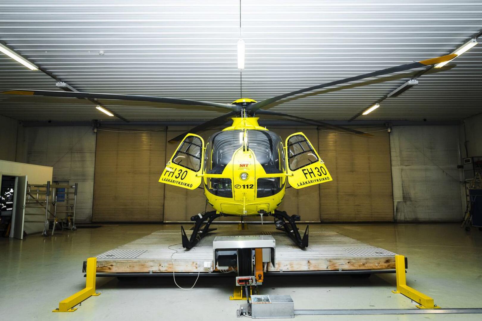 Valtionyhtiö Finnhems tiedotti syyskuussa ostavansa Skärgårdshavets Helikoptertjänst Ab:n (SHT:n). Kauppasummaa ei ole paljastettu. Arkistokuva lääkärikopterista.