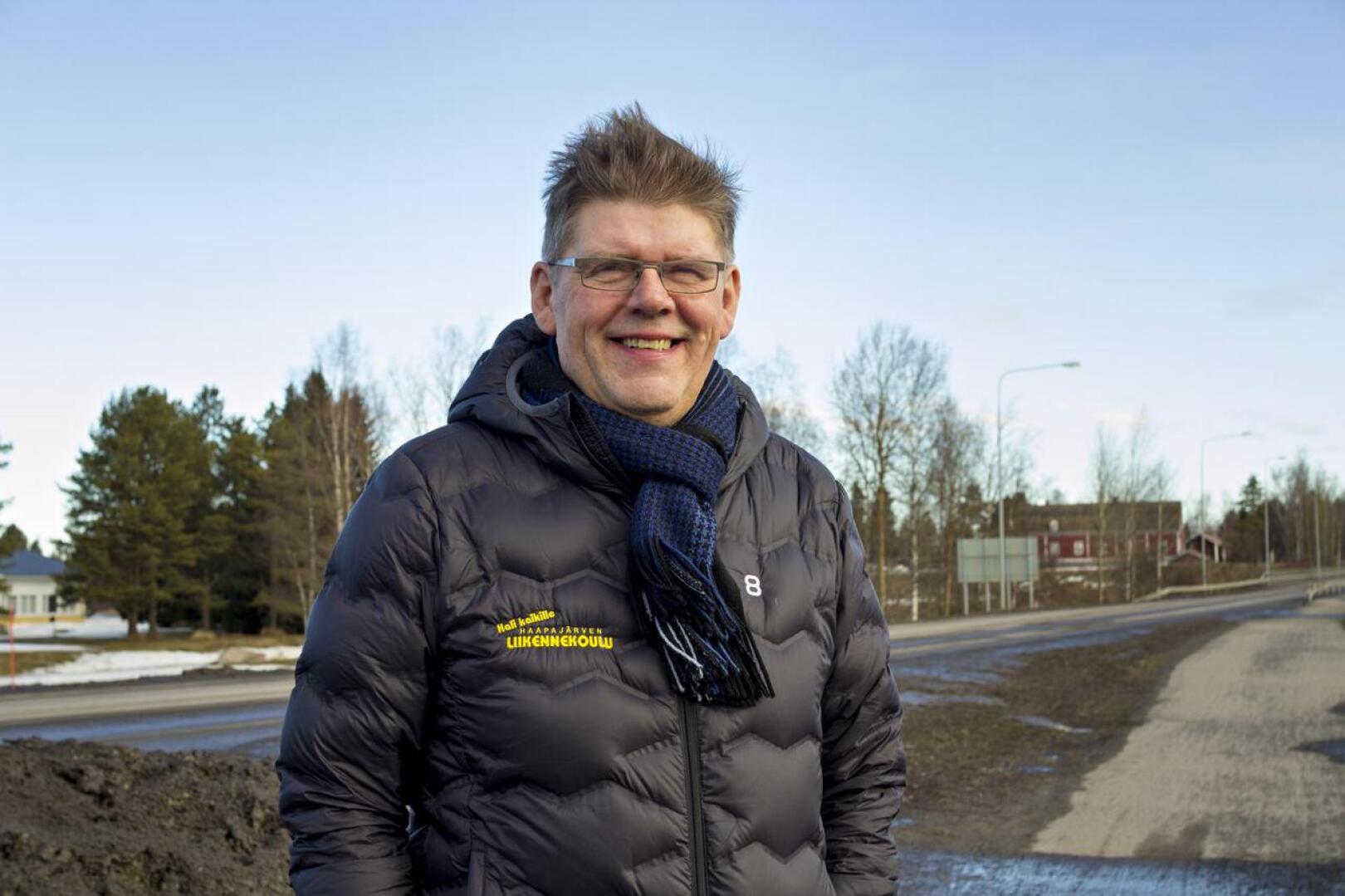 Ajo-opettaja ja liikennekouluyrittäjä Juha Tanhualalla on alalta 30 vuoden kokemus.