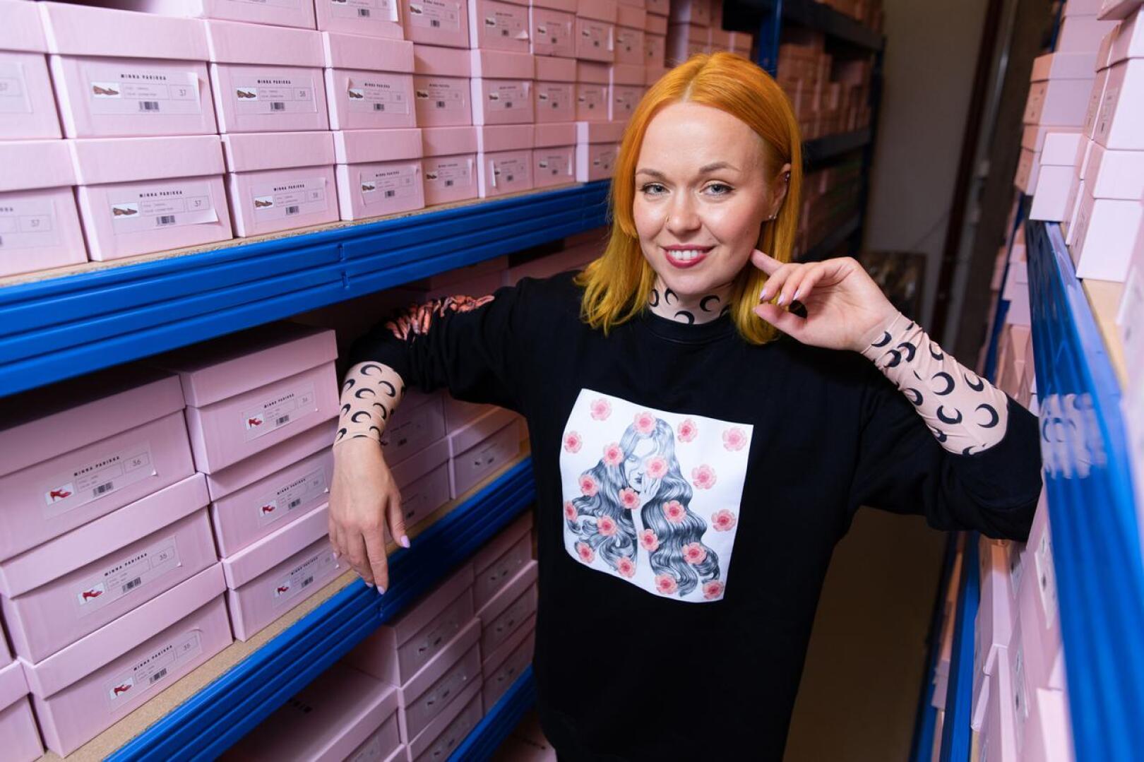 Minna Parikka, 40, on kansainvälisesti menestynyt kenkäsuunnittelija. Yrityksen varasto Helsingin Vallilassa tyhjeni hetkessä, kun kauppa kävi ennätysmäisesti lopettamisilmoituksen jälkeen.