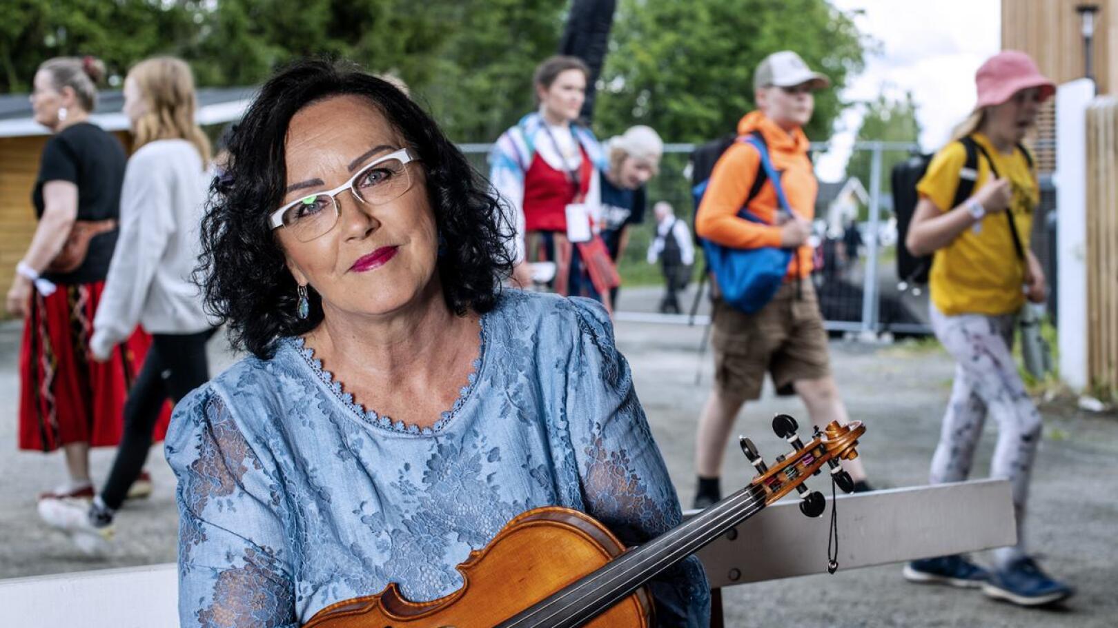 Mestaripelimanniksi nimetty Raila Järvelä on tehnyt elämäntyönsä viulunsoitonopettajana Keski-Pohjanmaan konservatoriossa.  