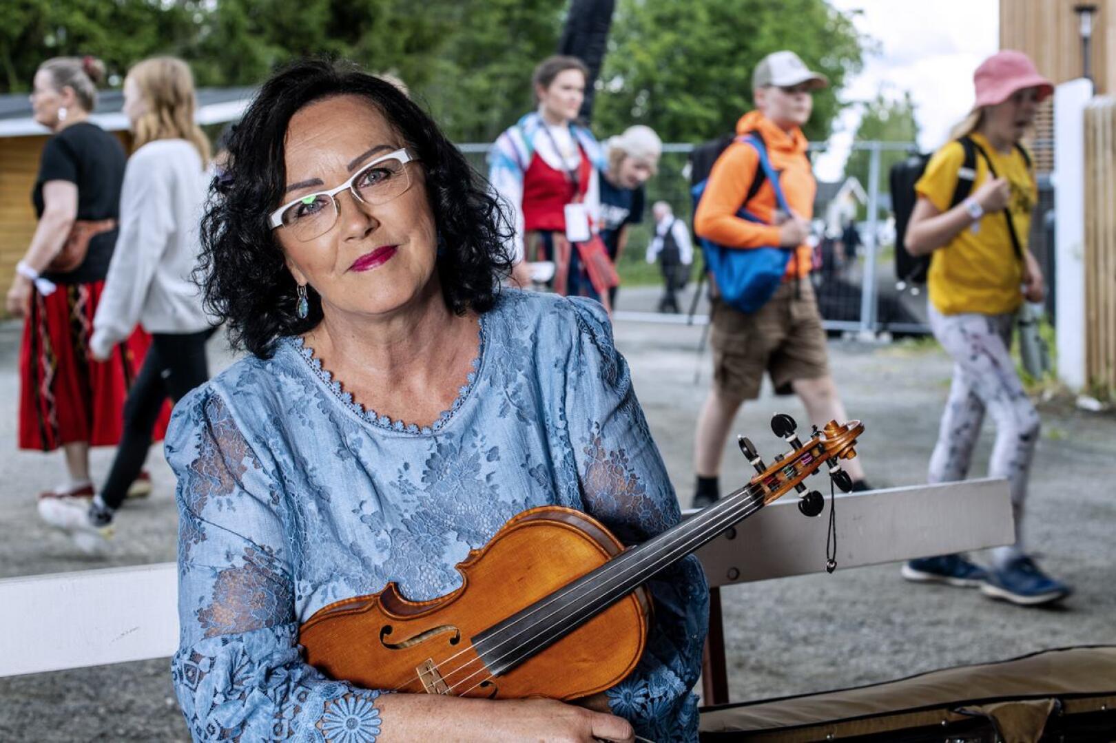 Mestaripelimanniksi nimetty Raila Järvelä on tehnyt elämäntyönsä viulunsoitonopettajana Keski-Pohjanmaan konservatoriossa.  